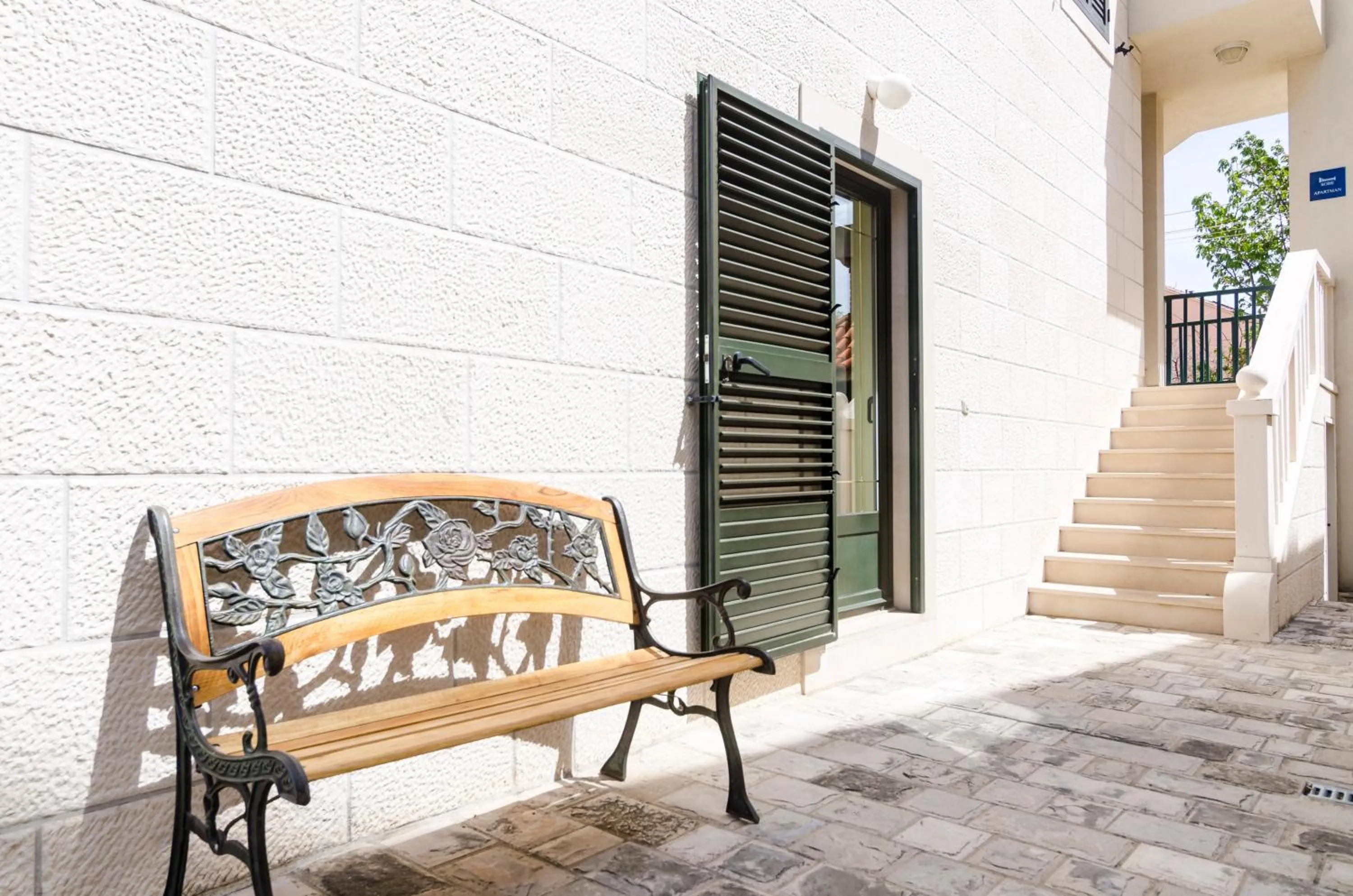 Facade/entrance in Cina Apartments