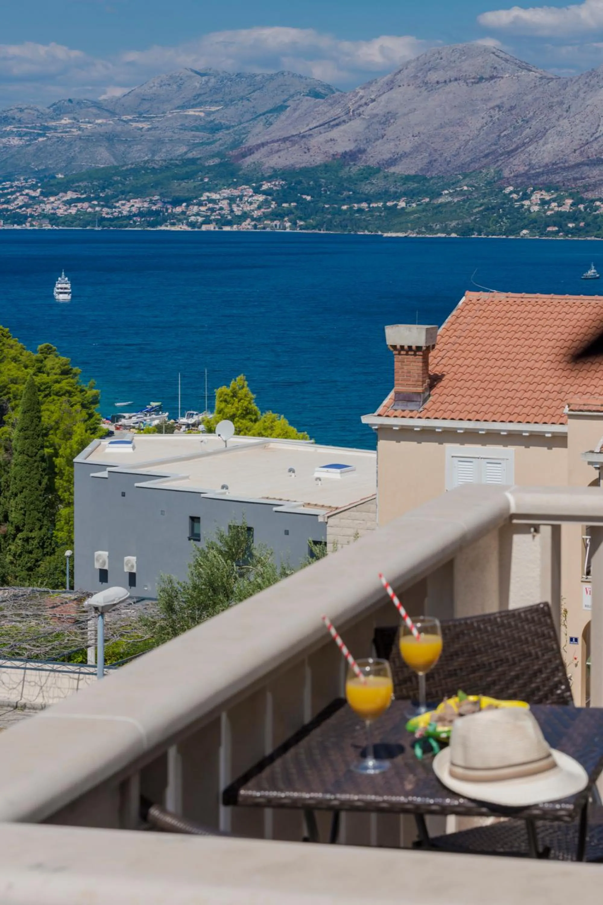 Balcony/Terrace in Cina Apartments