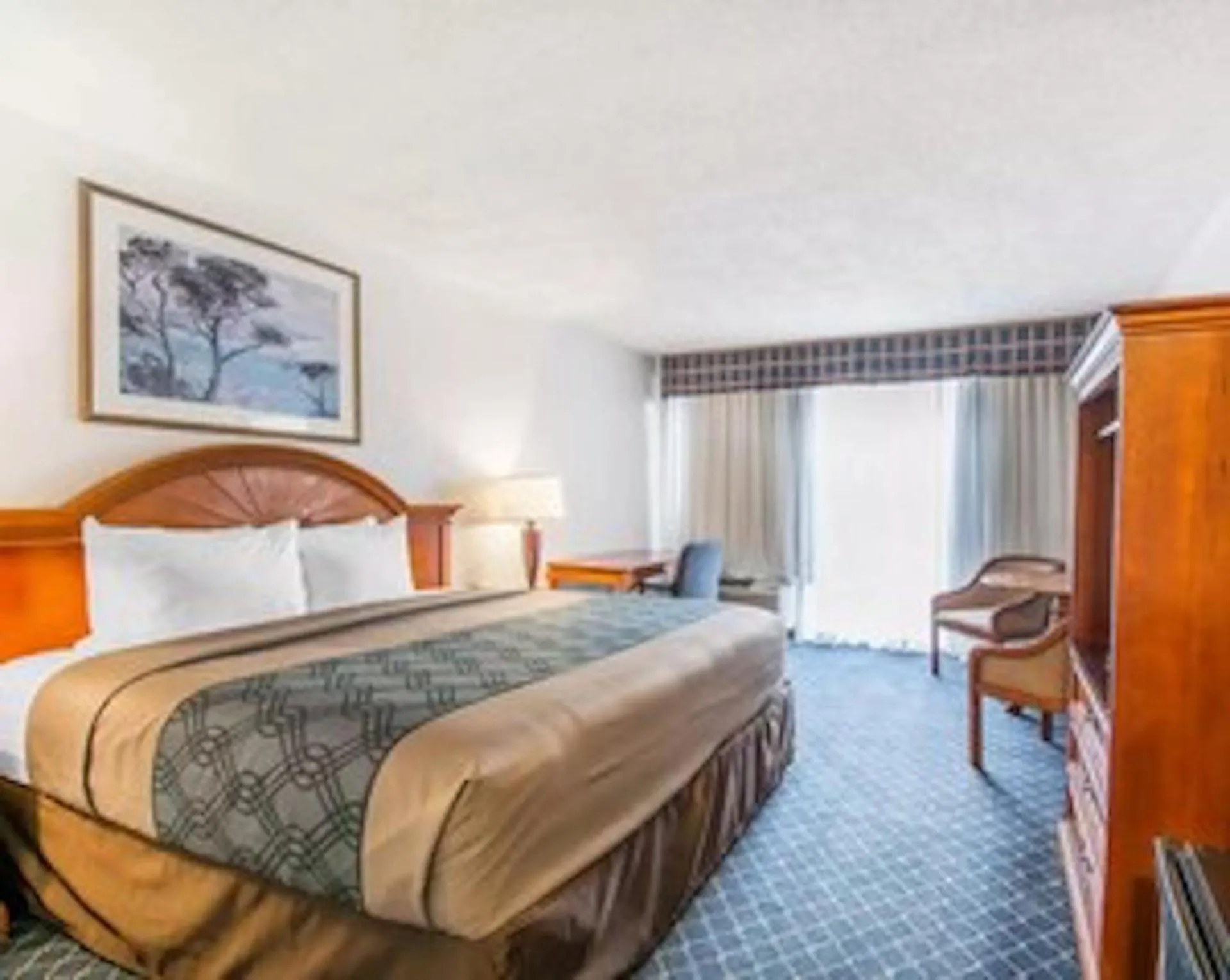 Bed in North Miami Beach Gardens Inn & Suites