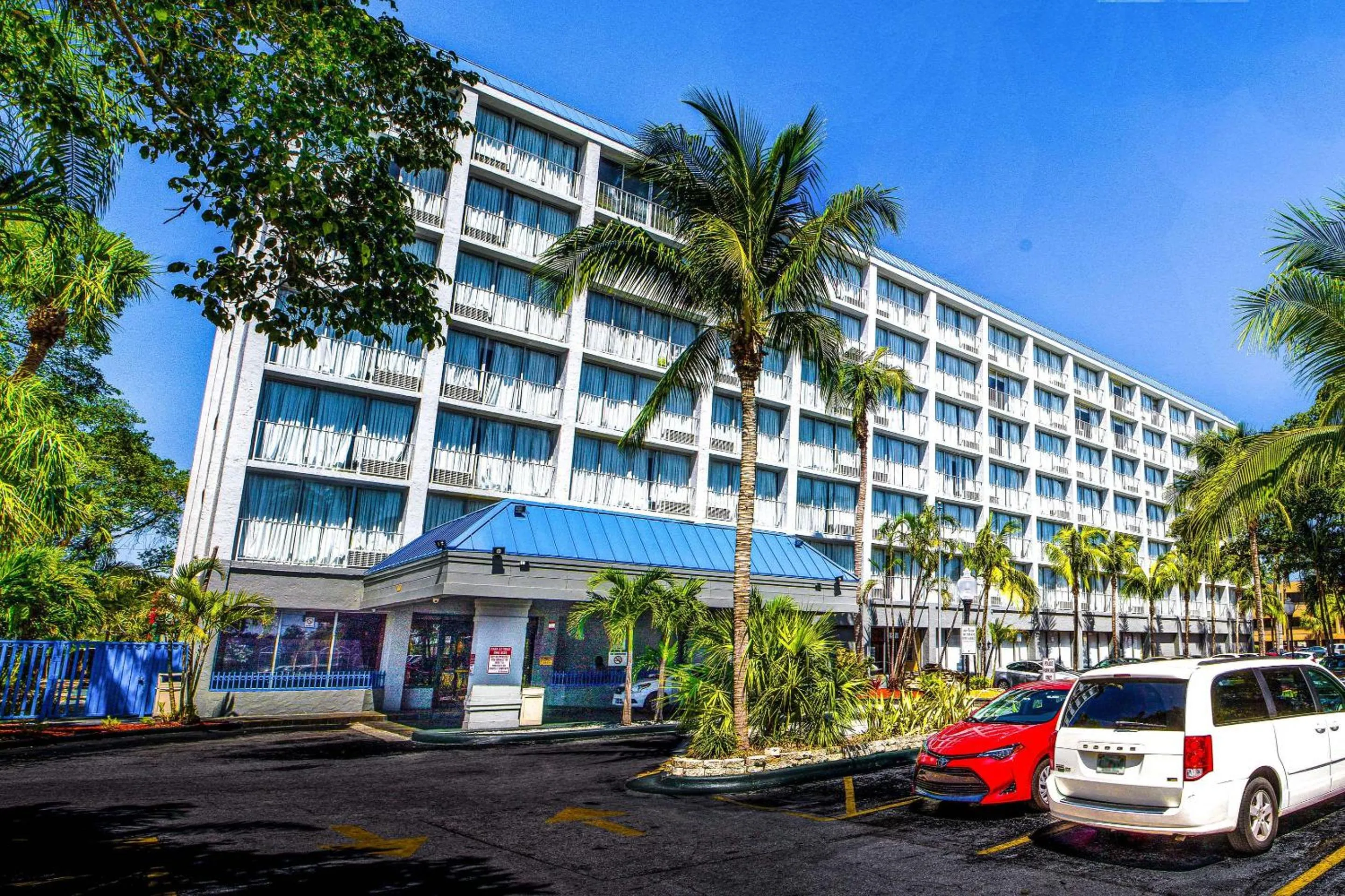 Property building in North Miami Beach Gardens Inn & Suites
