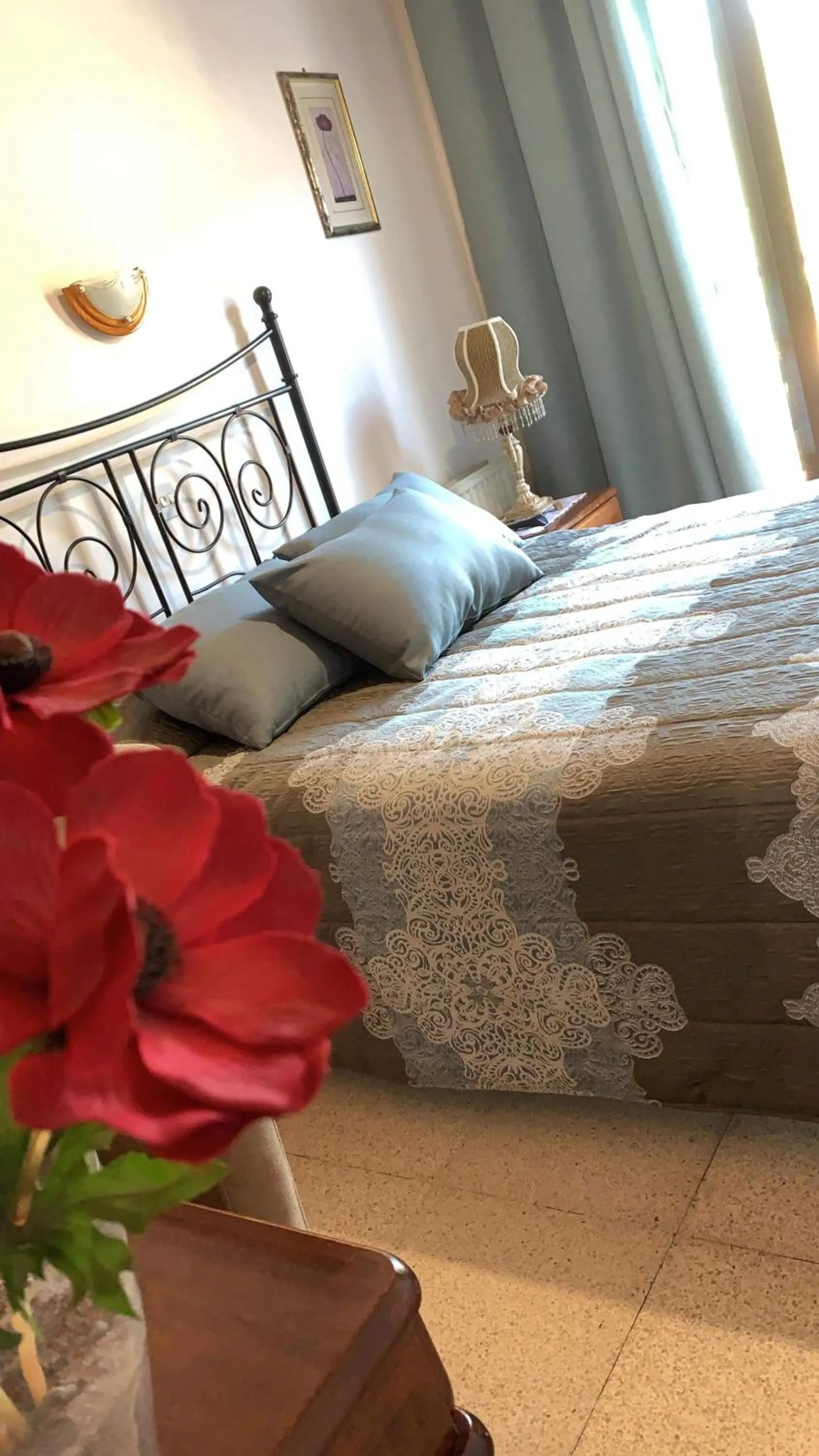 Bed in Two Flowers Hotel