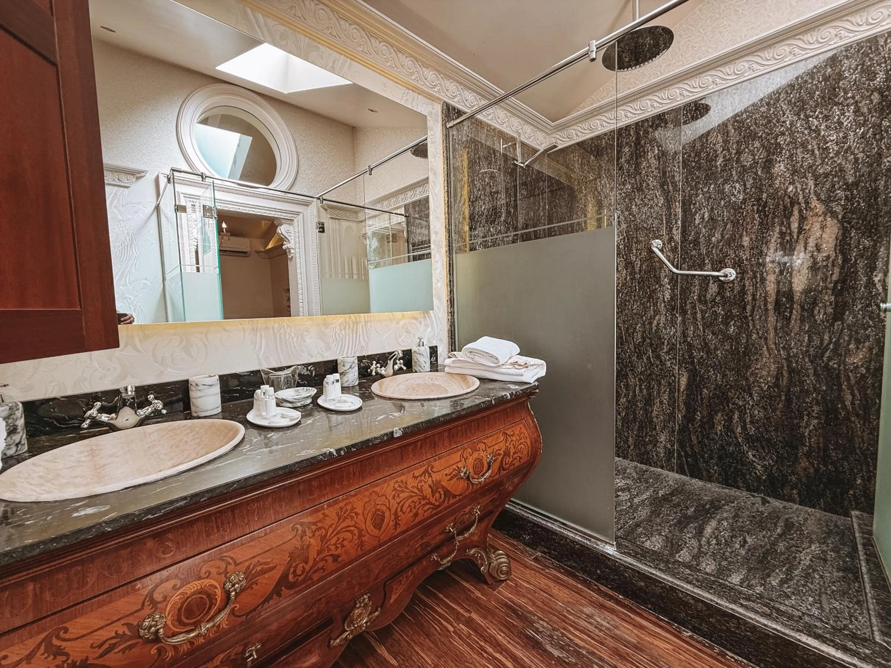 Shower in Hotel Finca Los Pilares de Ronda