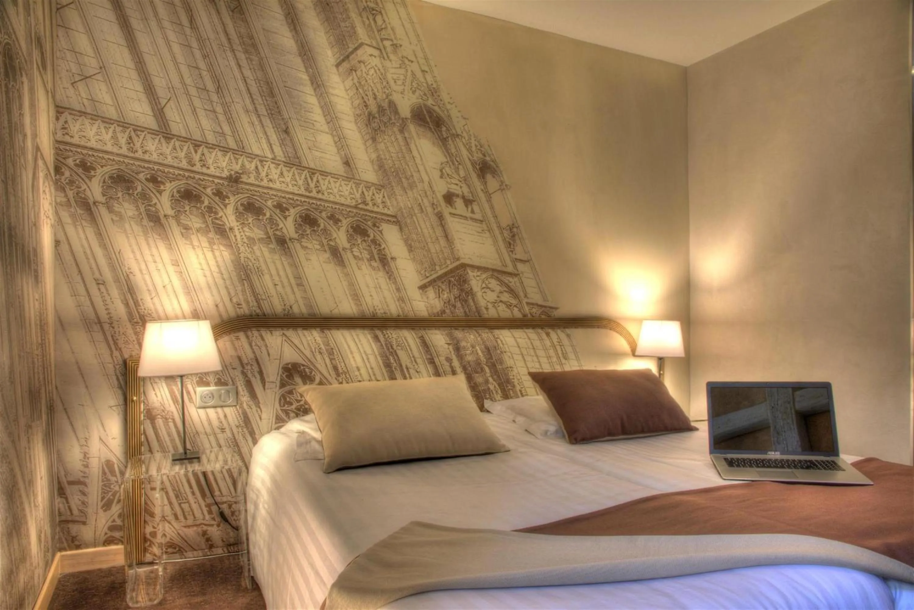 Photo of the whole room, Bed in Hotel Cathédrale