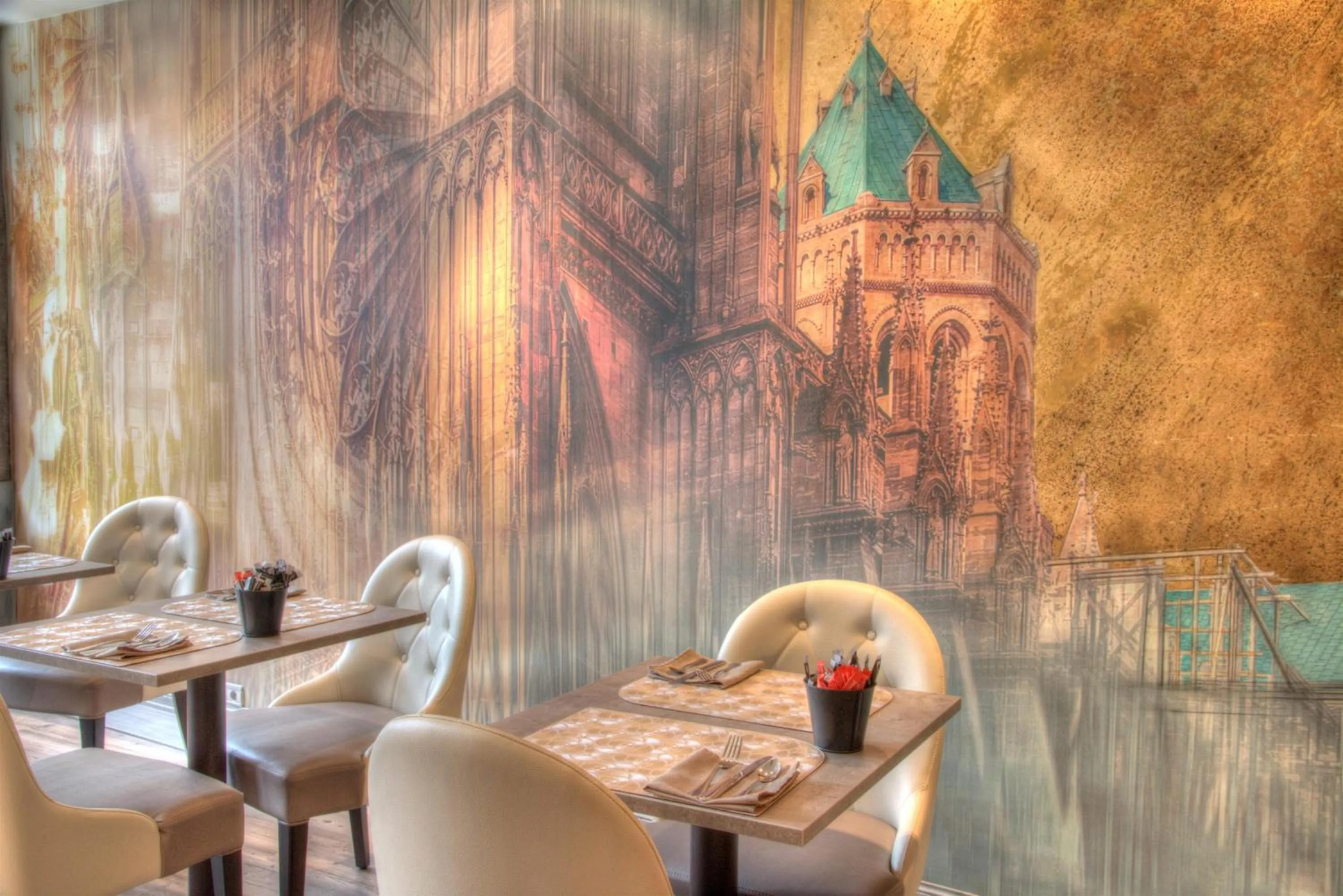 Restaurant/places to eat in Hotel Cathédrale