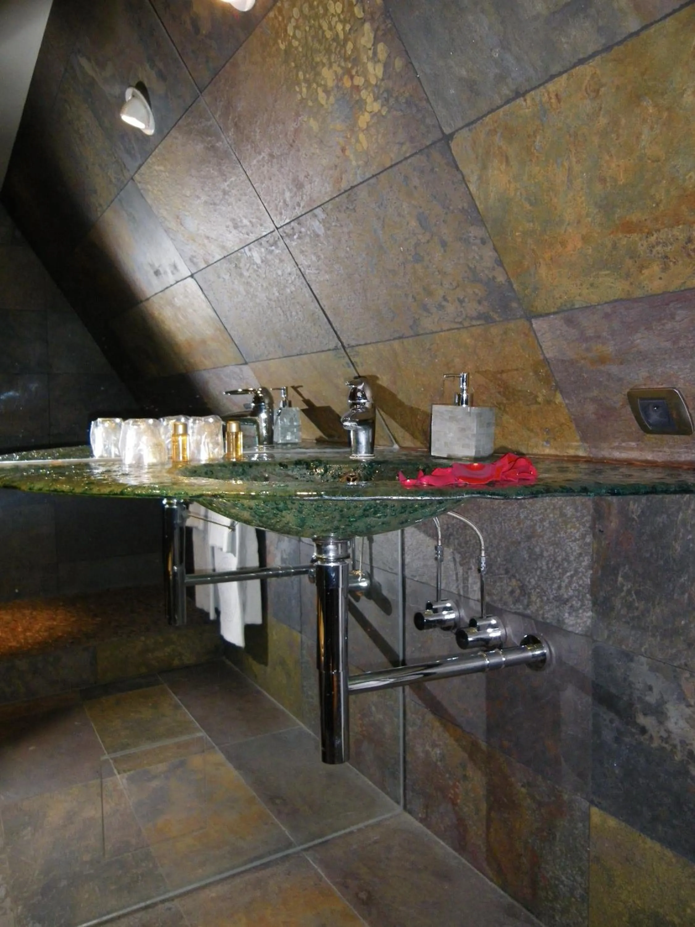 Bathroom in Hotel Cathédrale