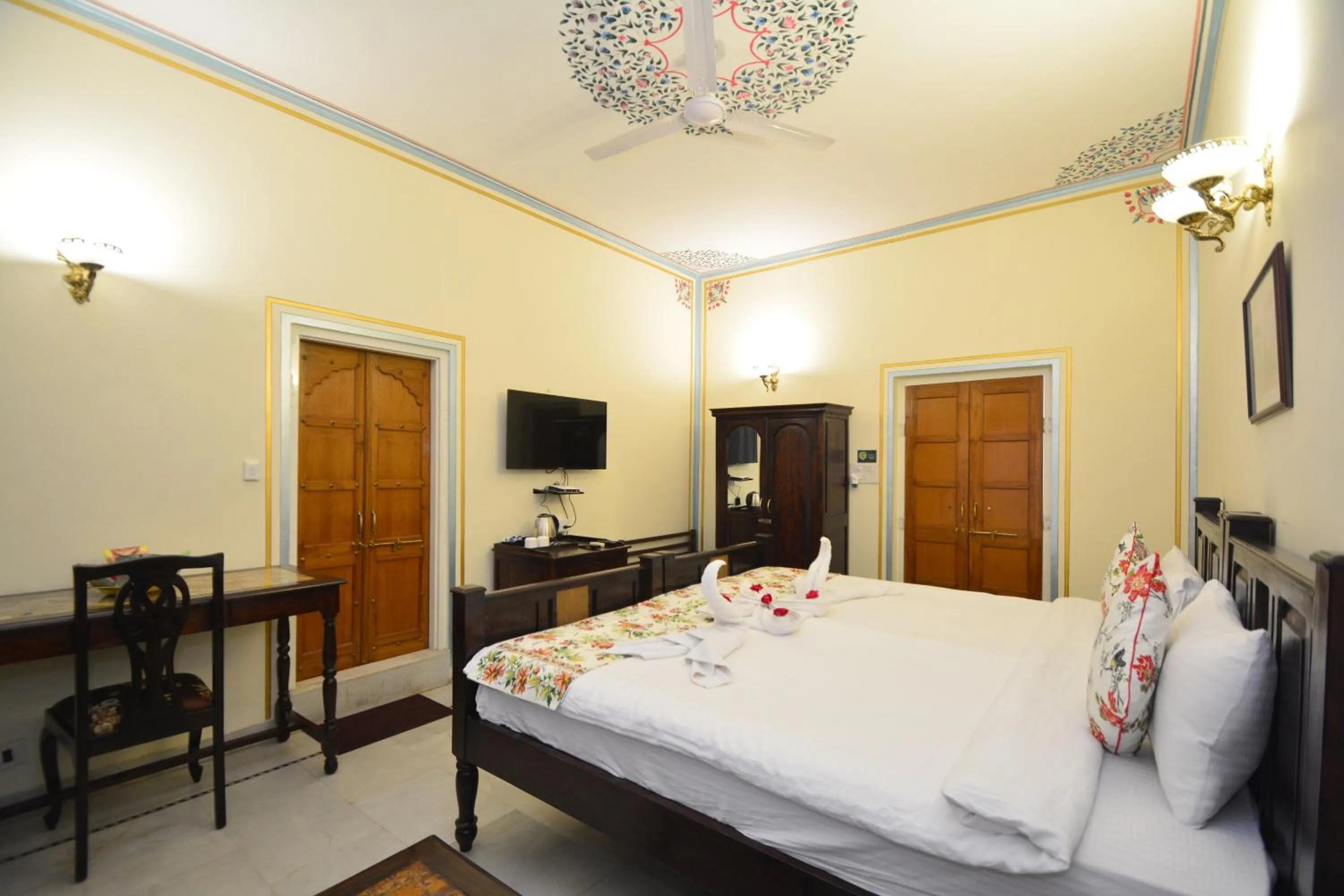 Bed in Mahal Khandela-A Heritage Hotel In Jaipur City Center