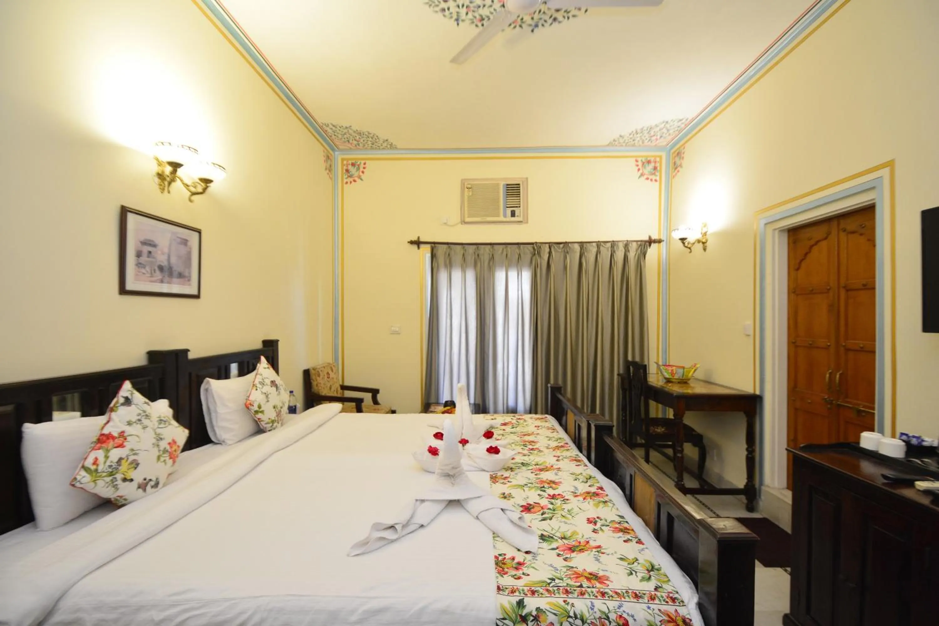 Bed in Mahal Khandela-A Heritage Hotel In Jaipur City Center