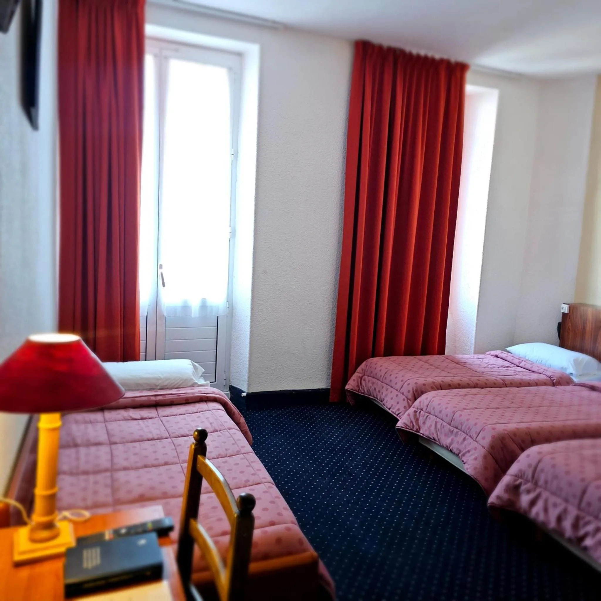 Quadruple Room in Hotel du Commerce et de Navarre