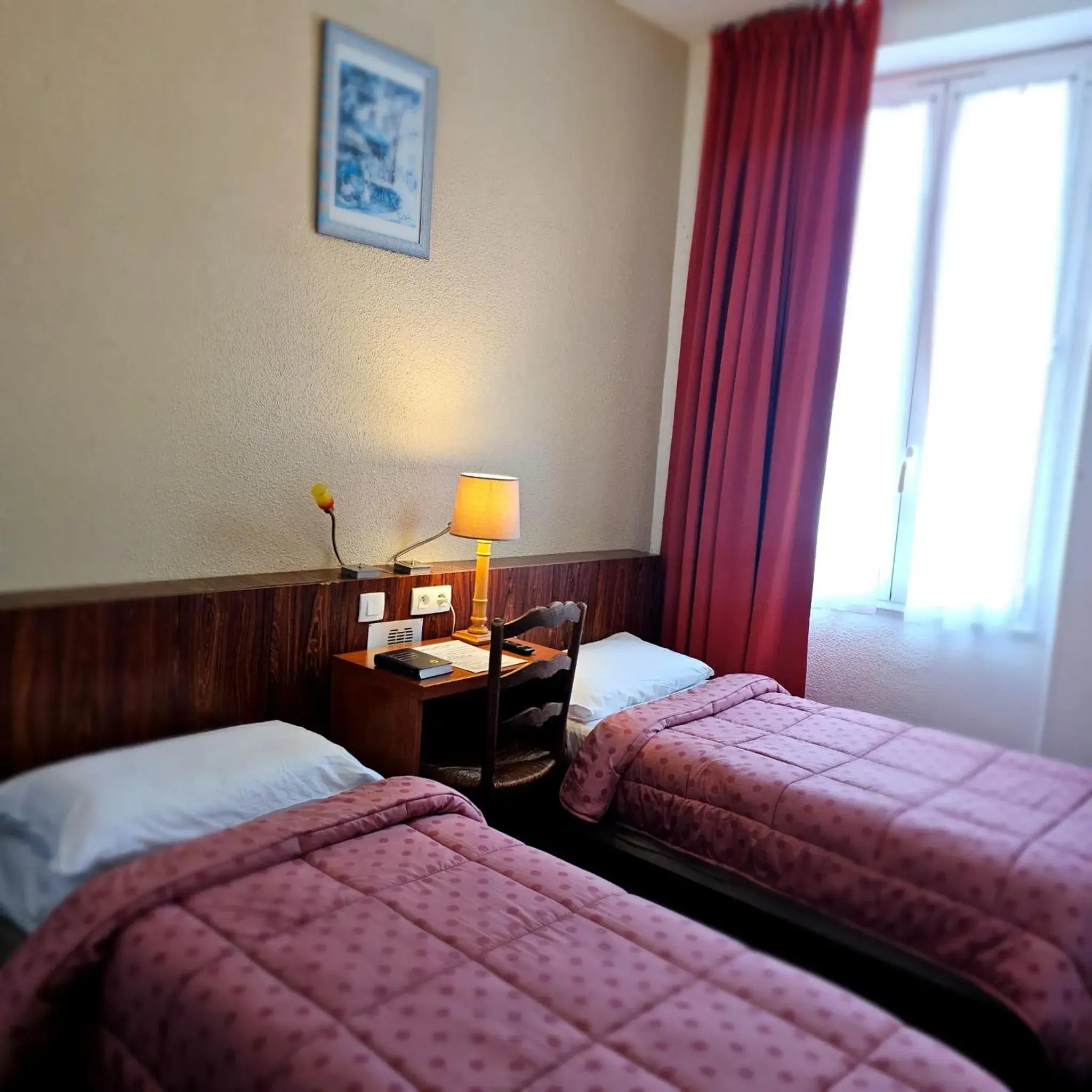 Twin Room in Hotel du Commerce et de Navarre Twin Room in Hotel du Commerce et de Navarre