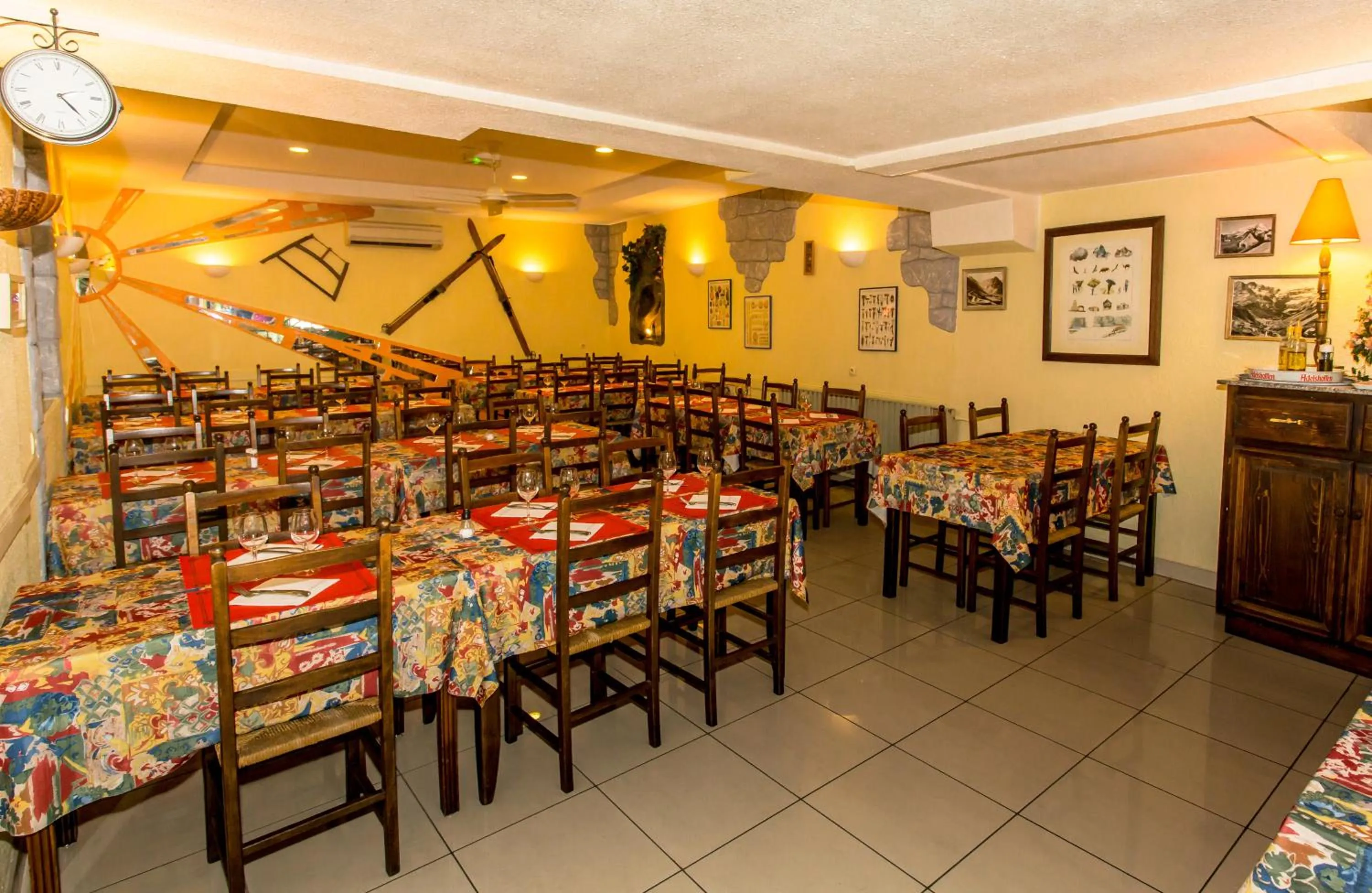 Restaurant/places to eat in Hotel du Commerce et de Navarre