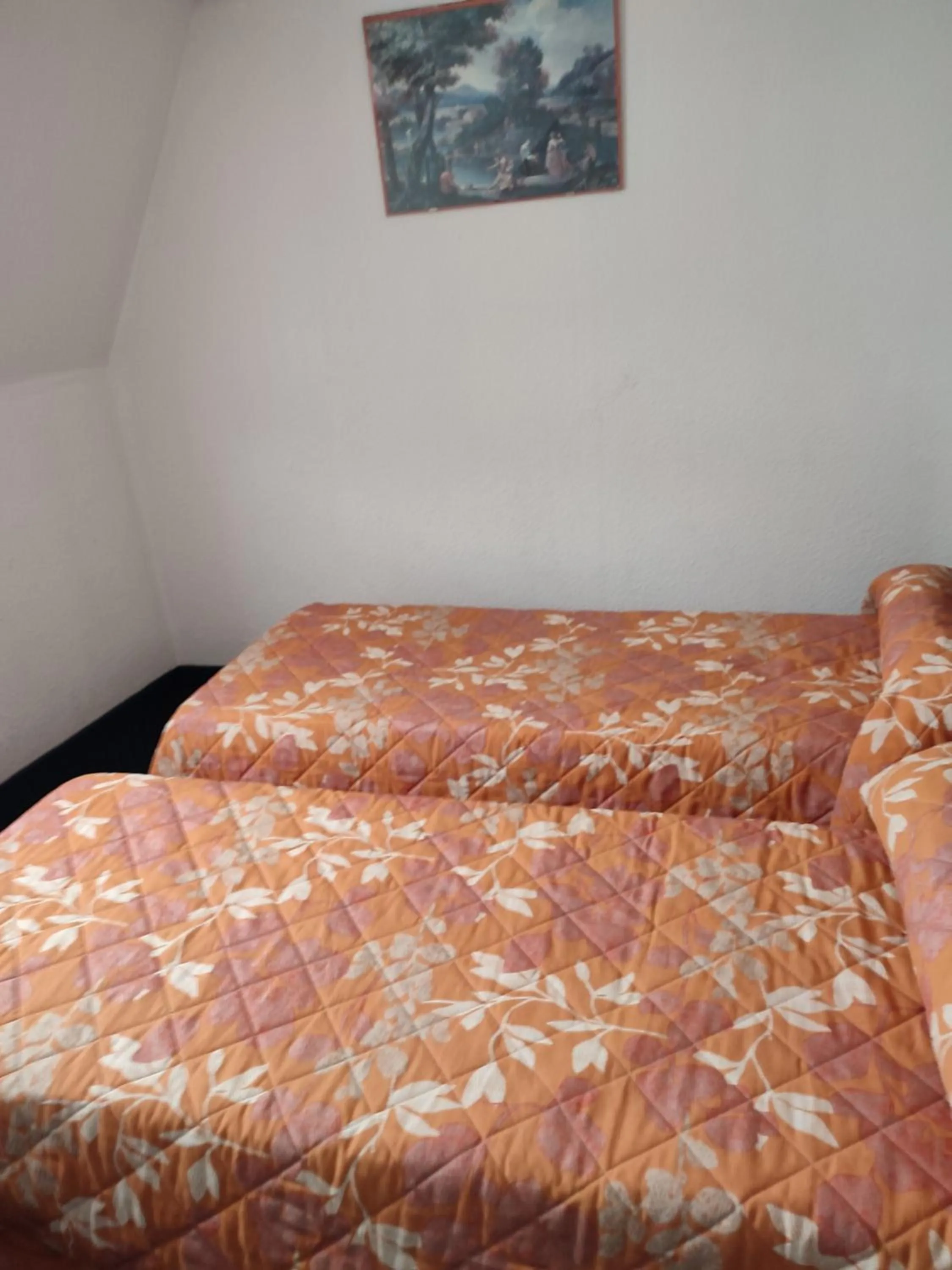 Bed in Hotel du Commerce et de Navarre