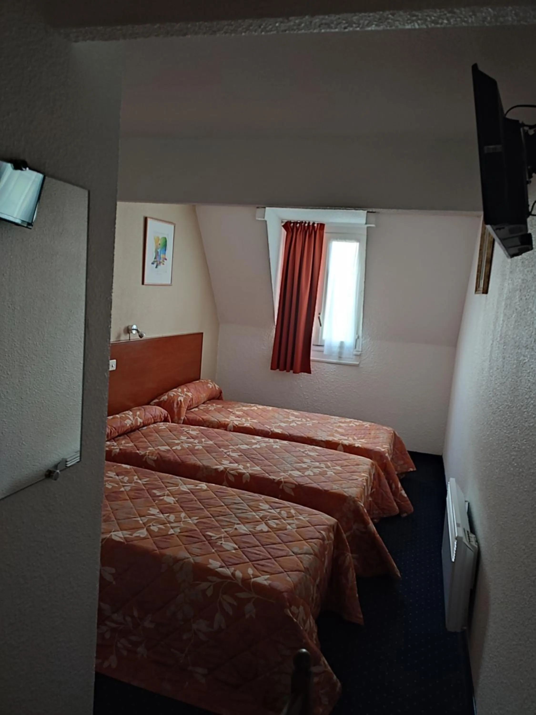 Photo of the whole room, Bed in Hotel du Commerce et de Navarre