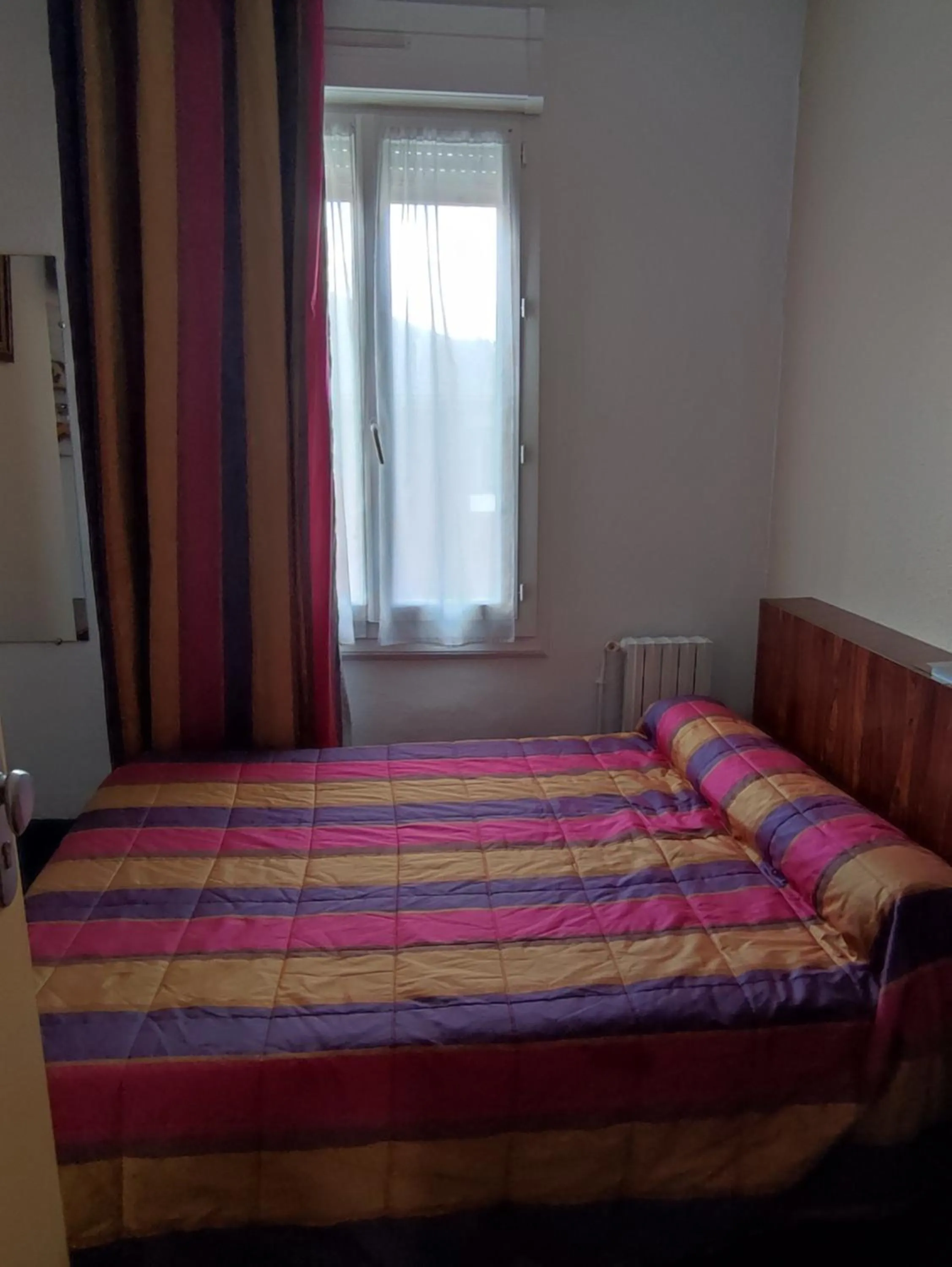 Bed in Hotel du Commerce et de Navarre