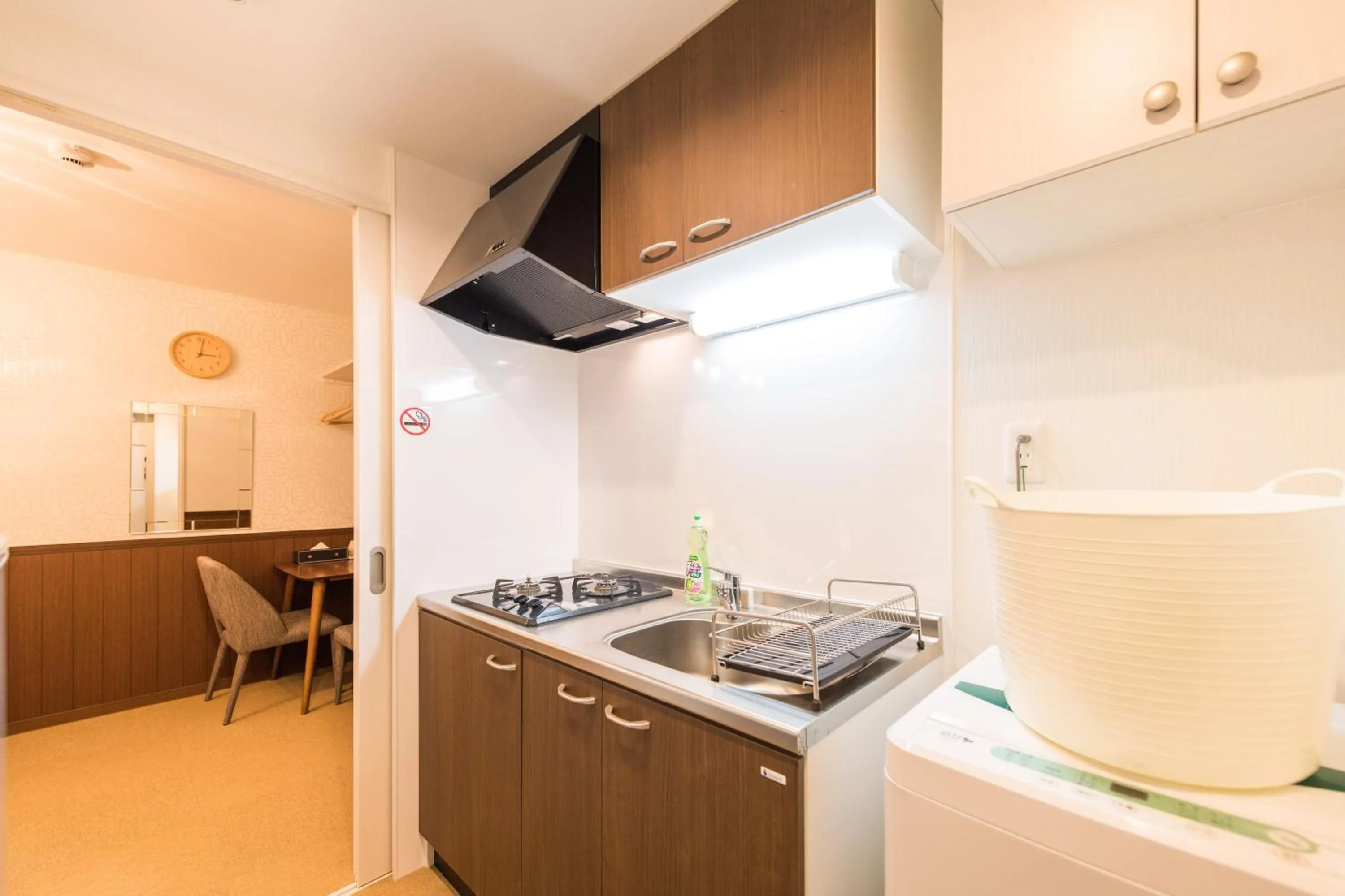 stove in Floral Green Maple House