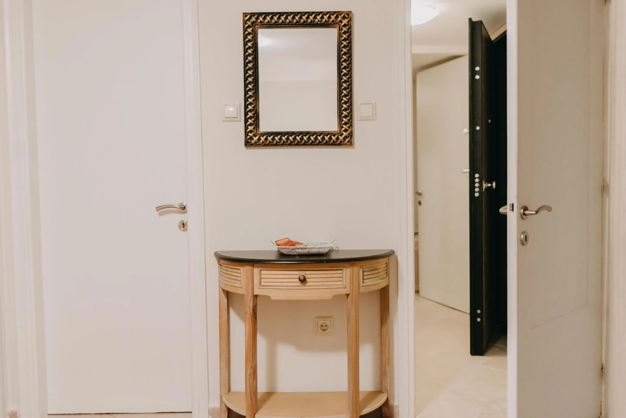 Decorative detail in BEST HOUSE, CENTRAL APRTM., AGIOU NIKOLAOU, PATRA