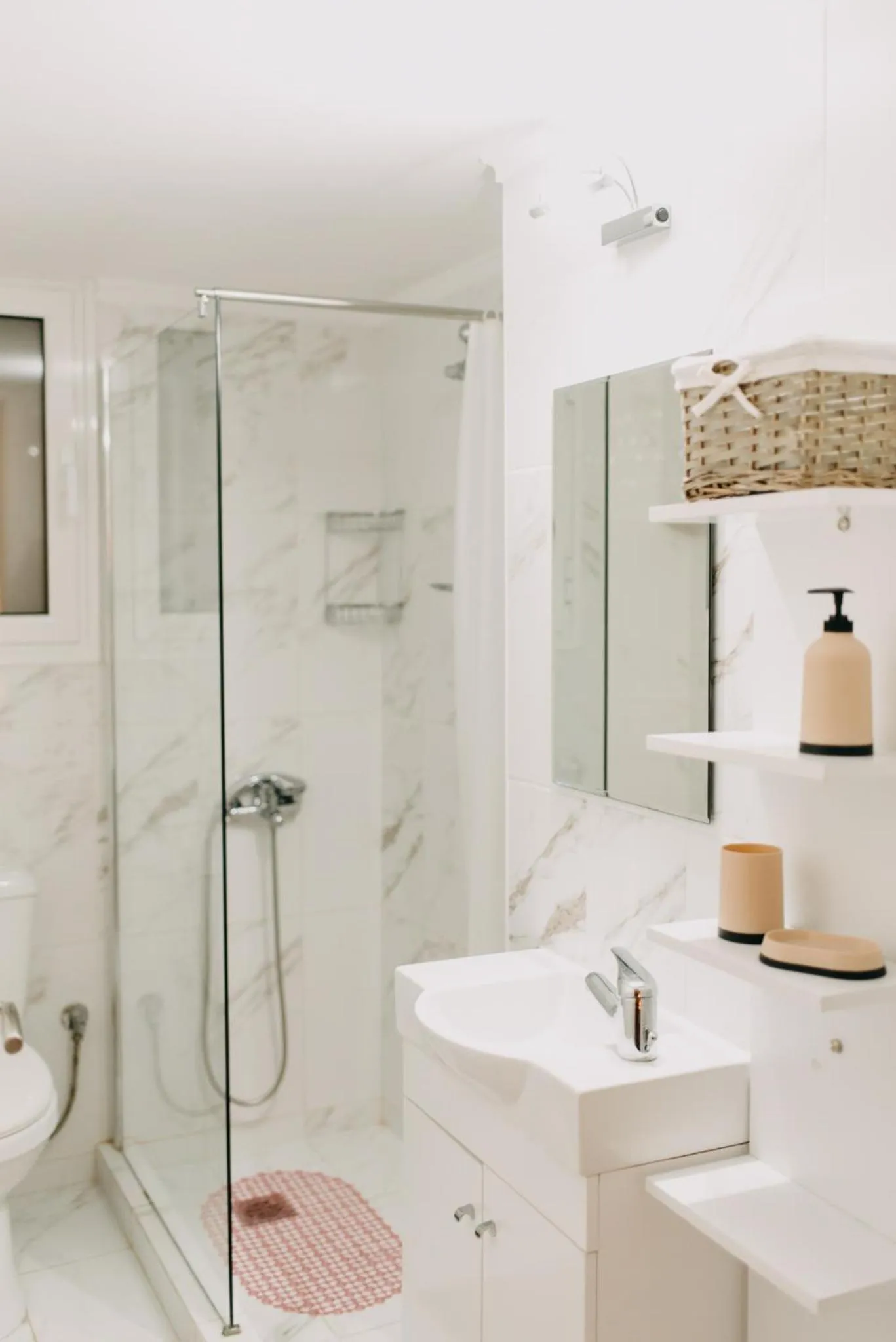 Shower in BEST HOUSE, CENTRAL APRTM., AGIOU NIKOLAOU, PATRA