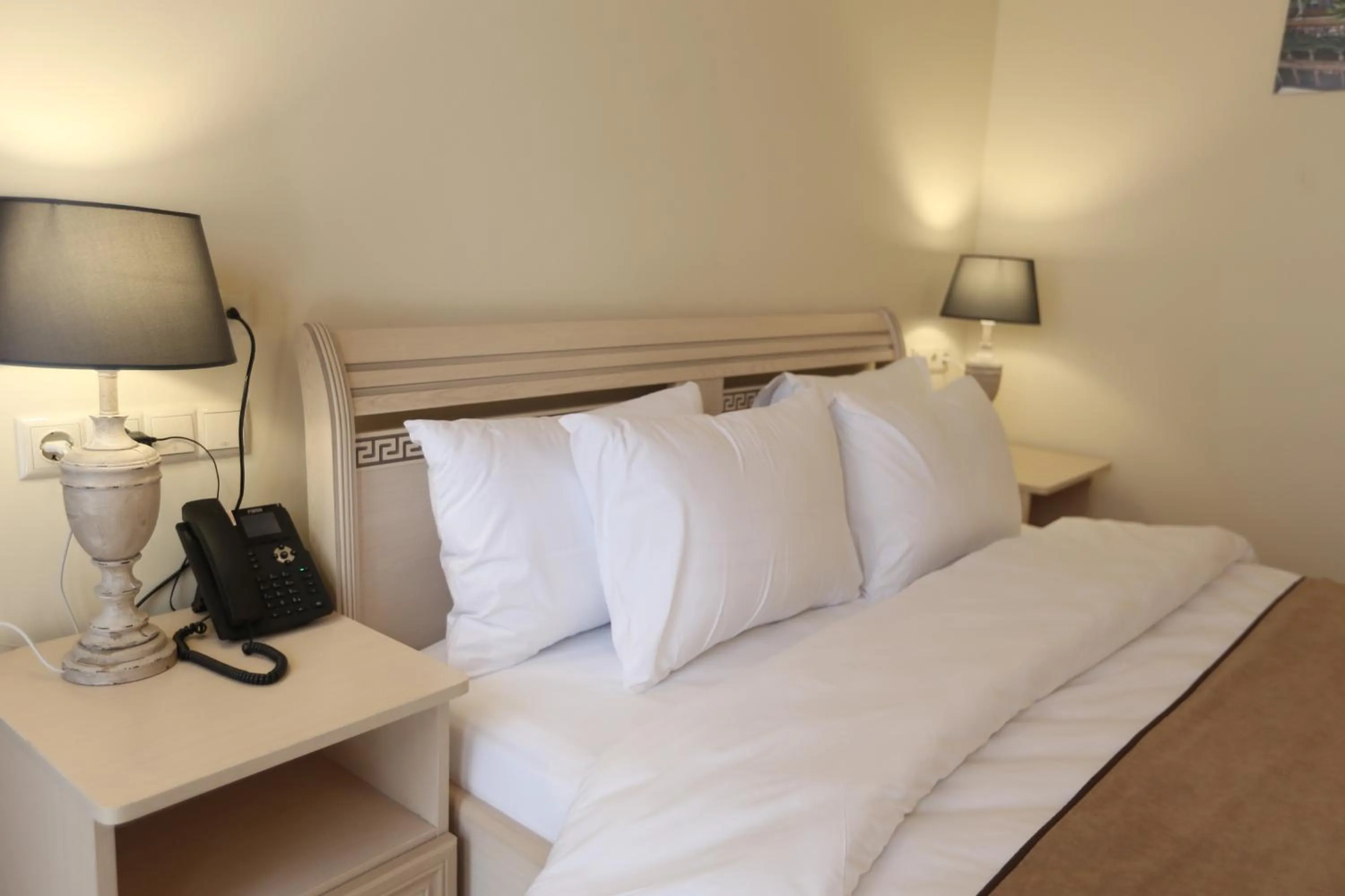 Bedroom, Bed in Le Caucase