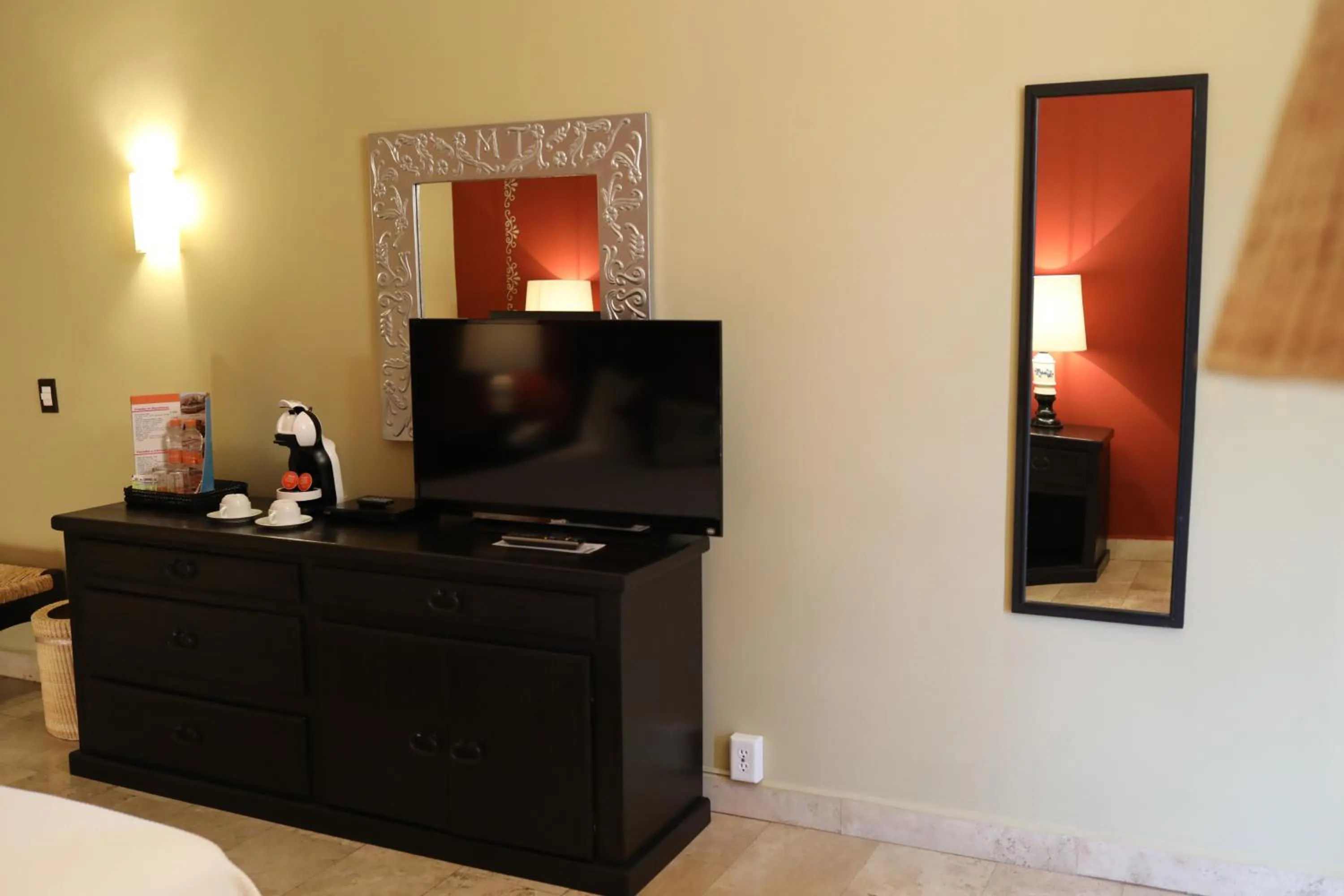 TV and multimedia in Hotel Montetaxco