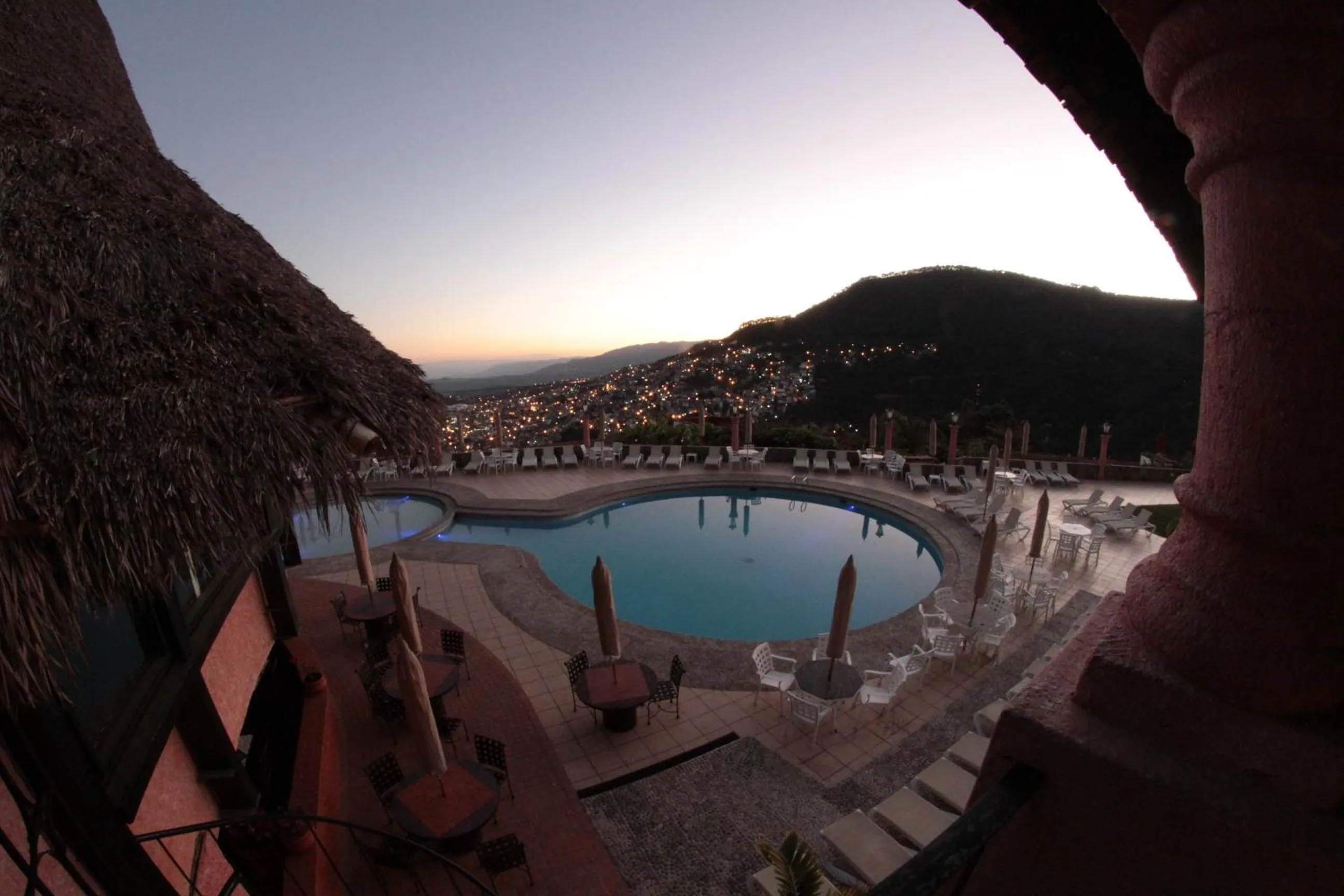 Swimming pool in Hotel Montetaxco
