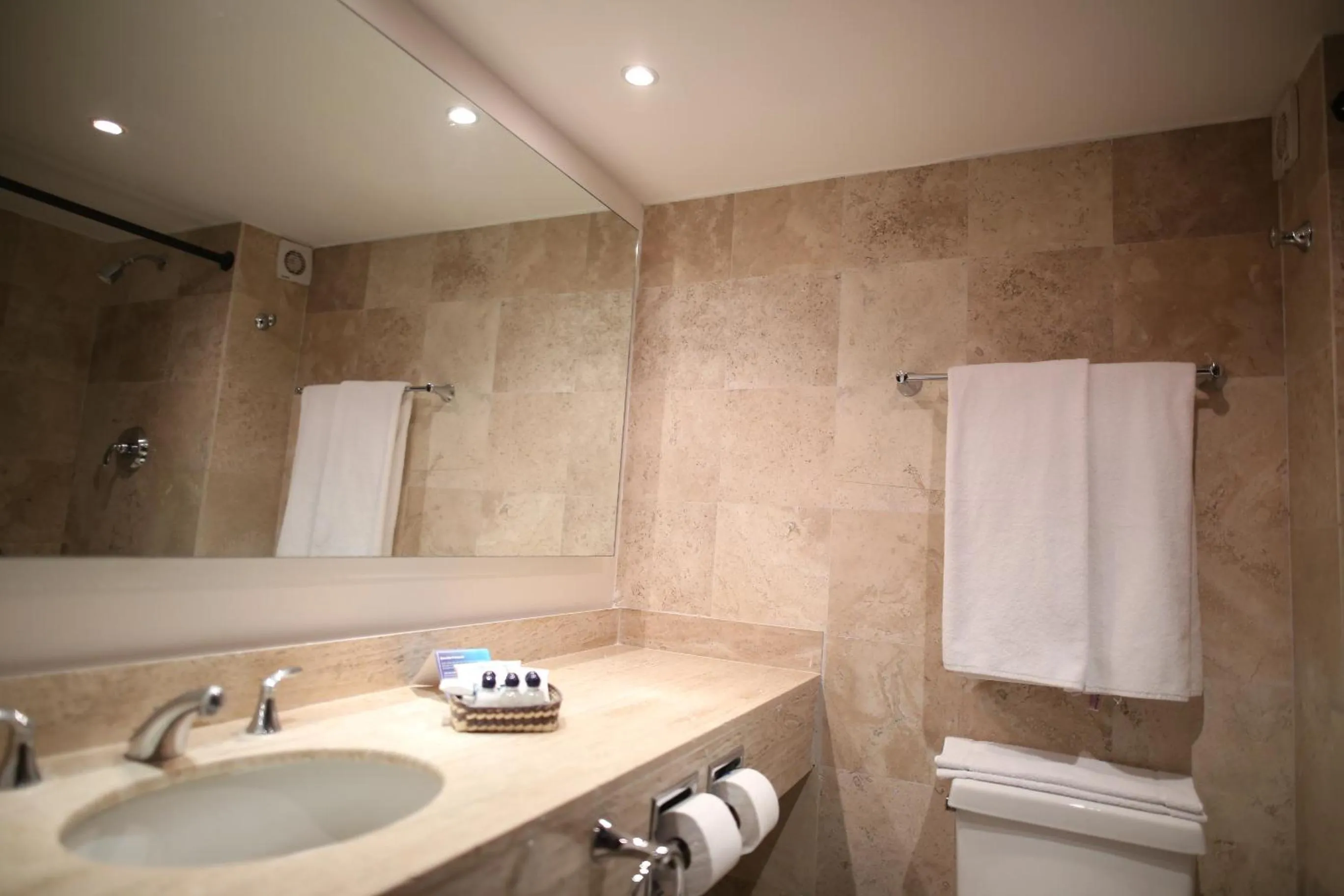 Bathroom in Hotel Montetaxco