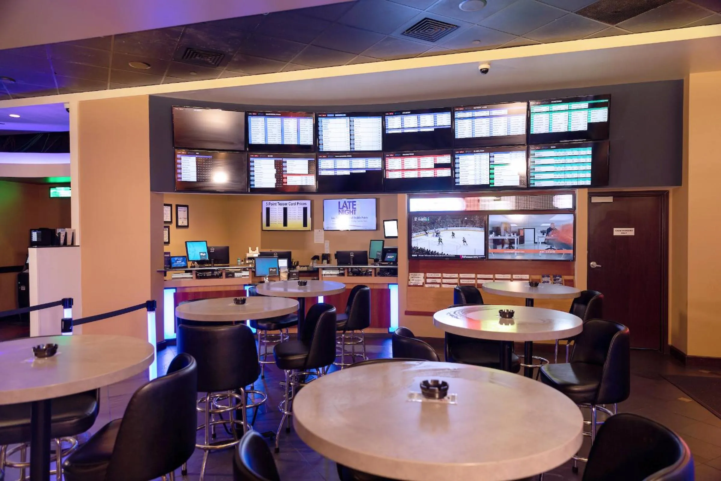 Evening entertainment in Treasure Bay Casino & Hotel-Adults Age 21 and Above