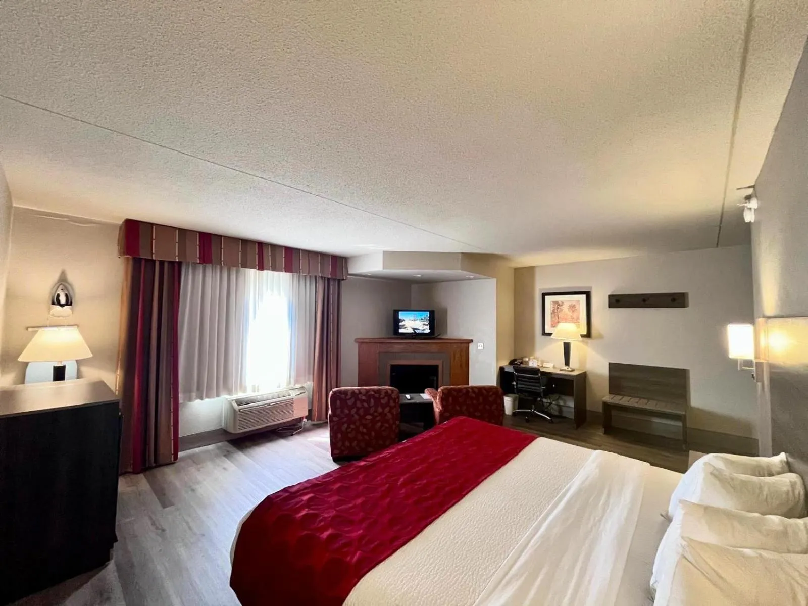 Bed in Ramada by Wyndham Platte City KCI Airport