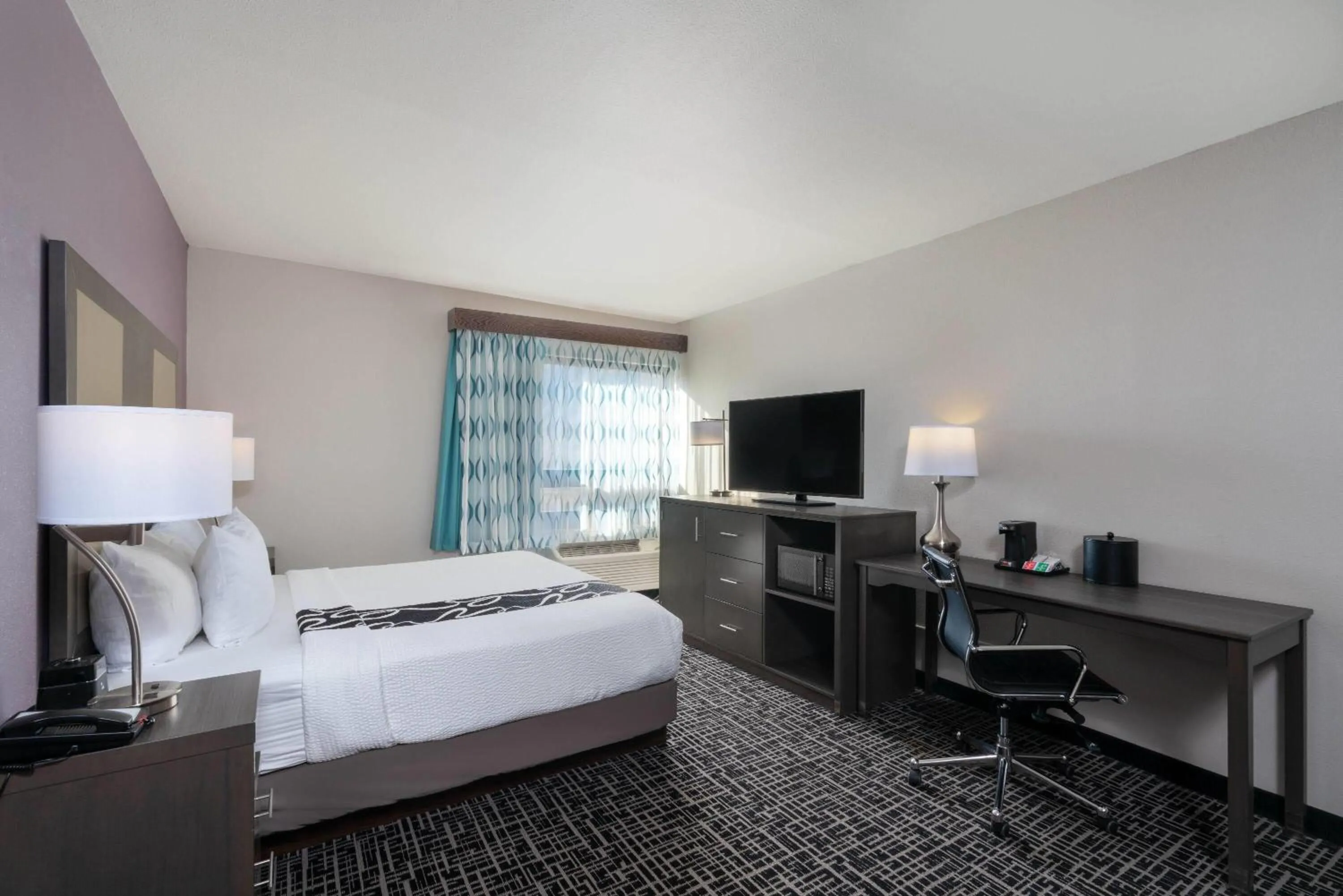 Photo of the whole room, Bed in La Quinta by Wyndham Glenwood Springs