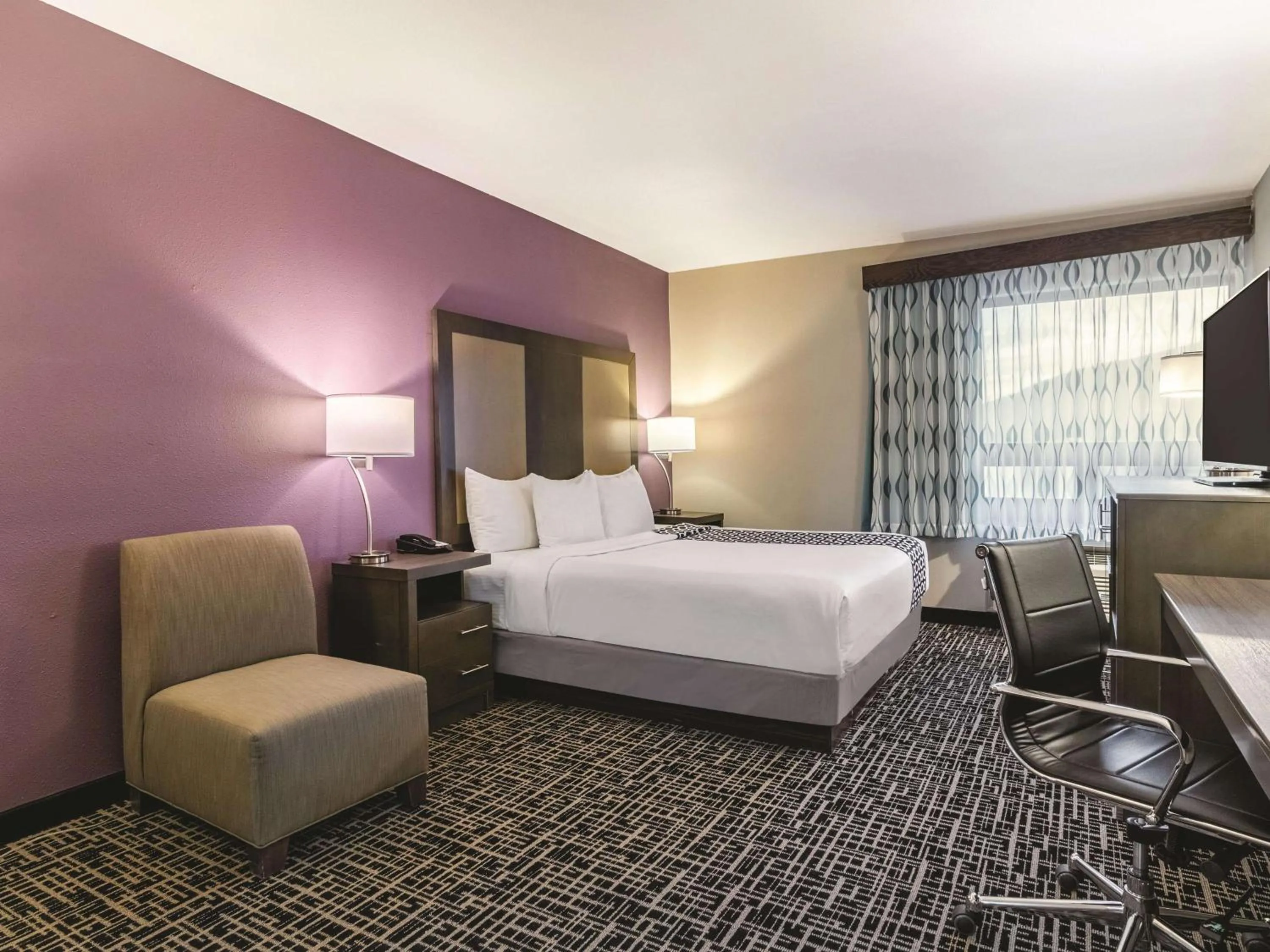 Photo of the whole room, Bed in La Quinta by Wyndham Glenwood Springs