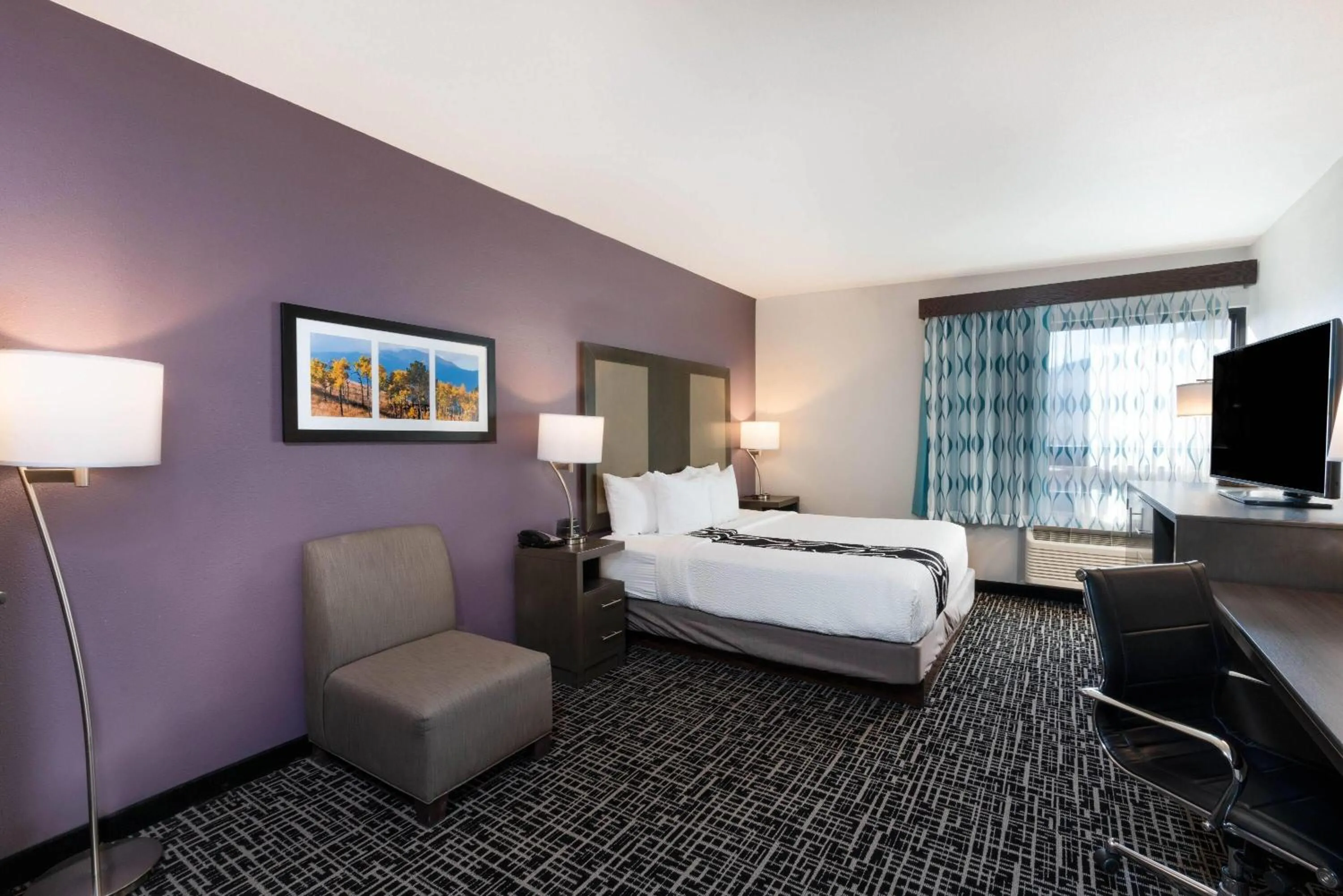 Photo of the whole room, Bed in La Quinta by Wyndham Glenwood Springs