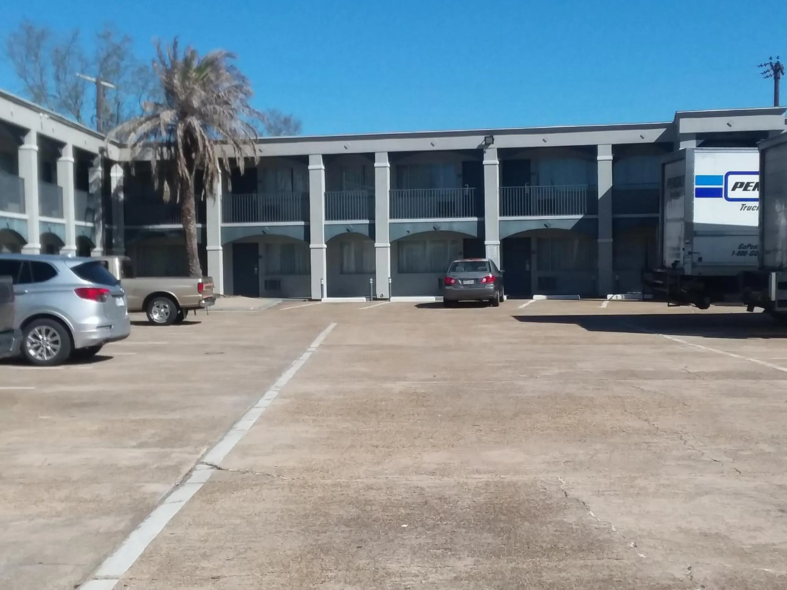 Property building in Howard Johnson by Wyndham Historic Lake Charles