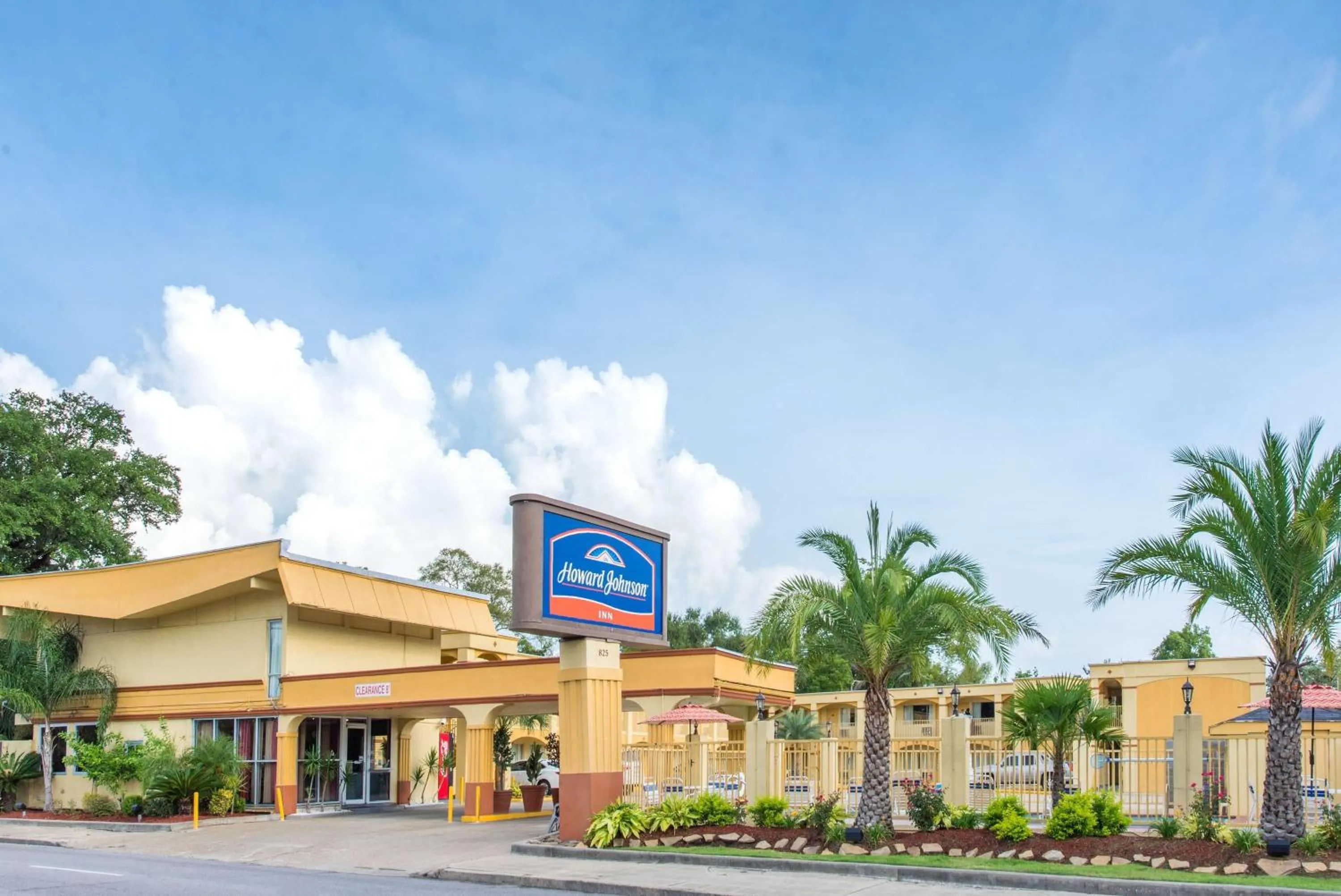 Property building in Howard Johnson by Wyndham Historic Lake Charles