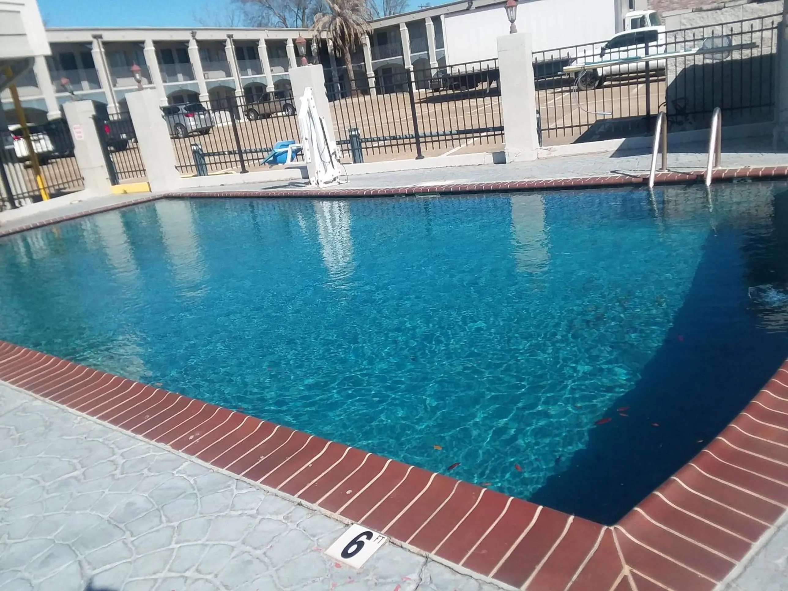 Swimming pool in Howard Johnson by Wyndham Historic Lake Charles