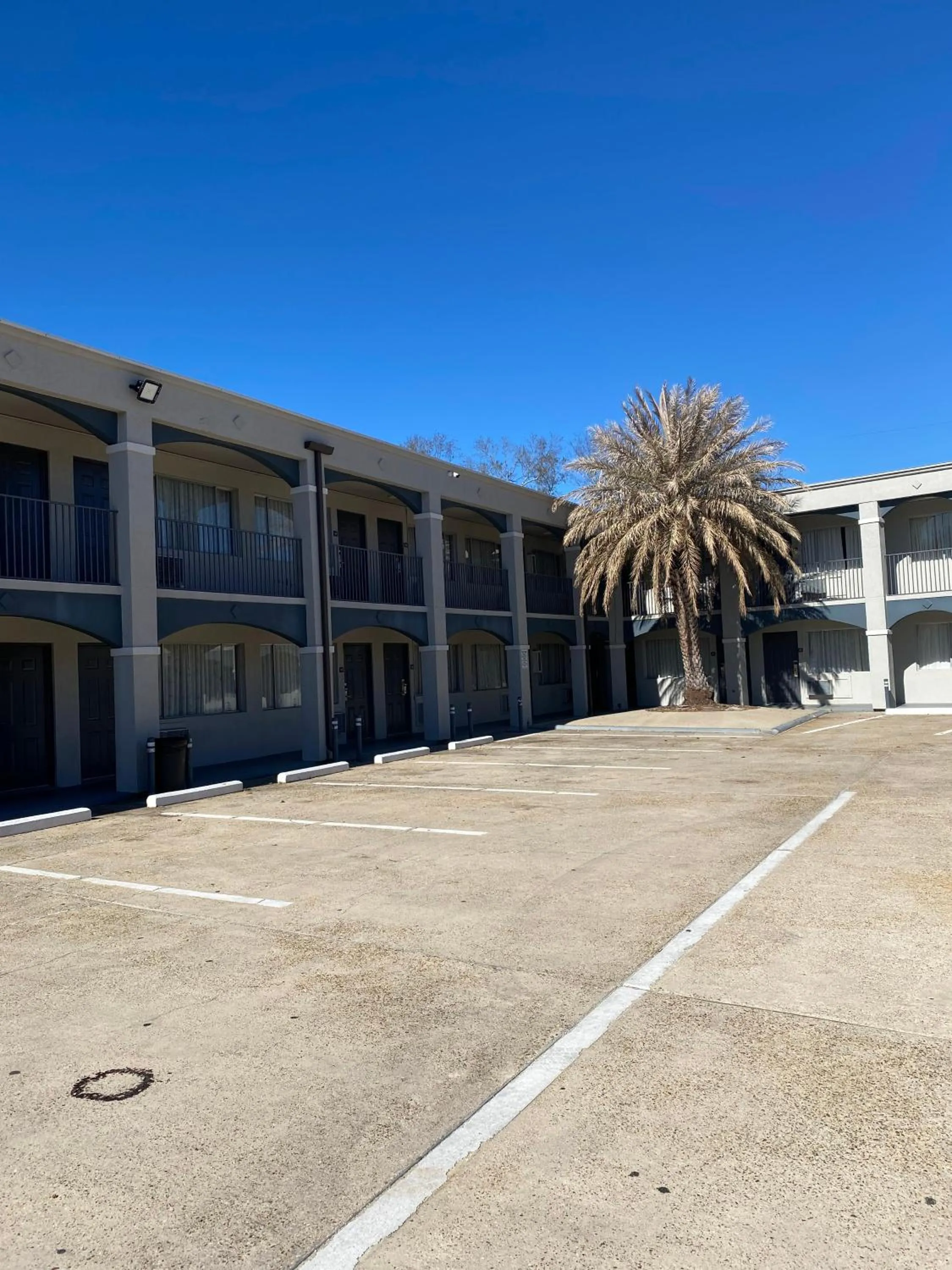 Property building in Howard Johnson by Wyndham Historic Lake Charles