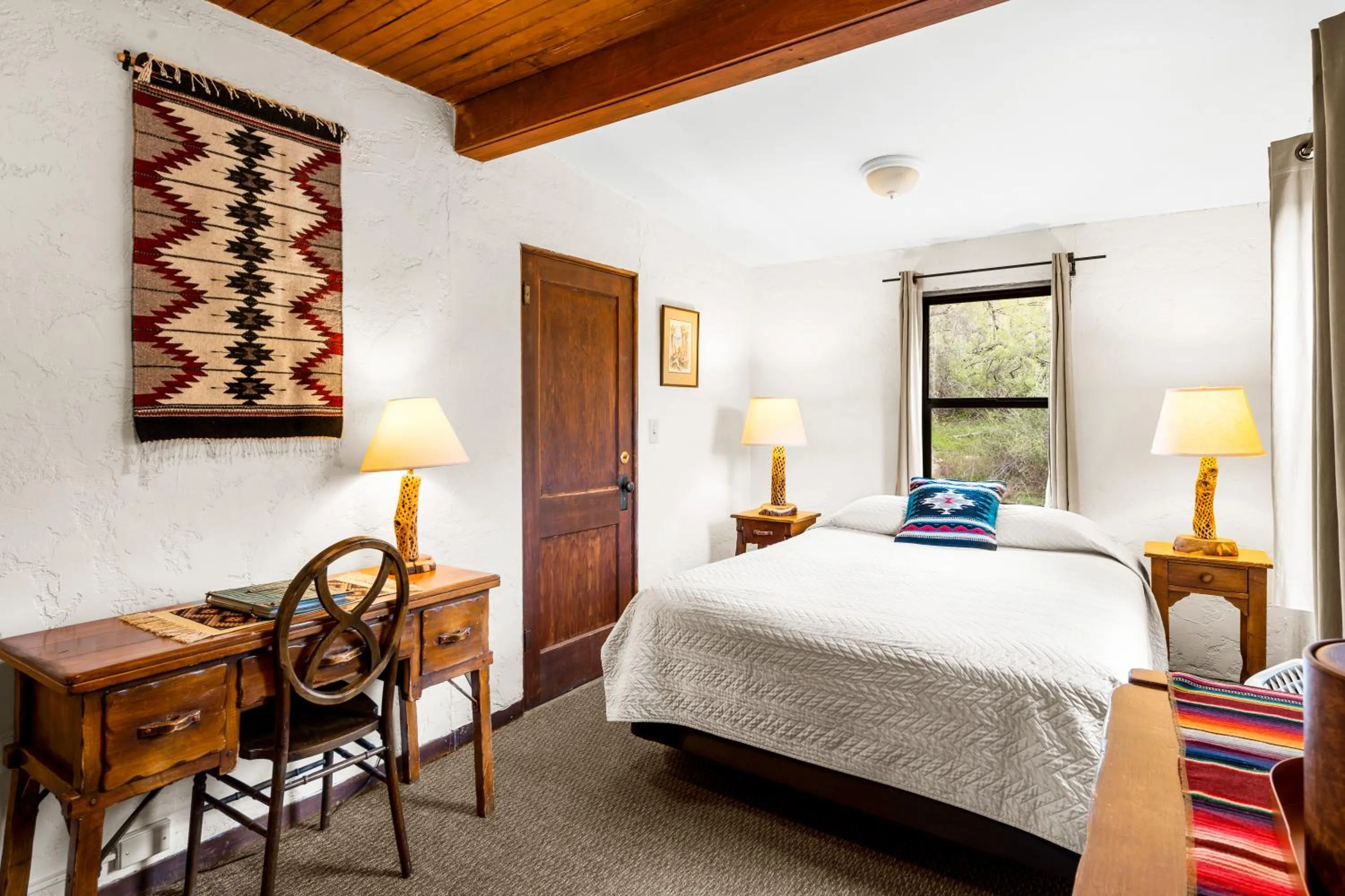 Bed in Saguaro Lake Ranch