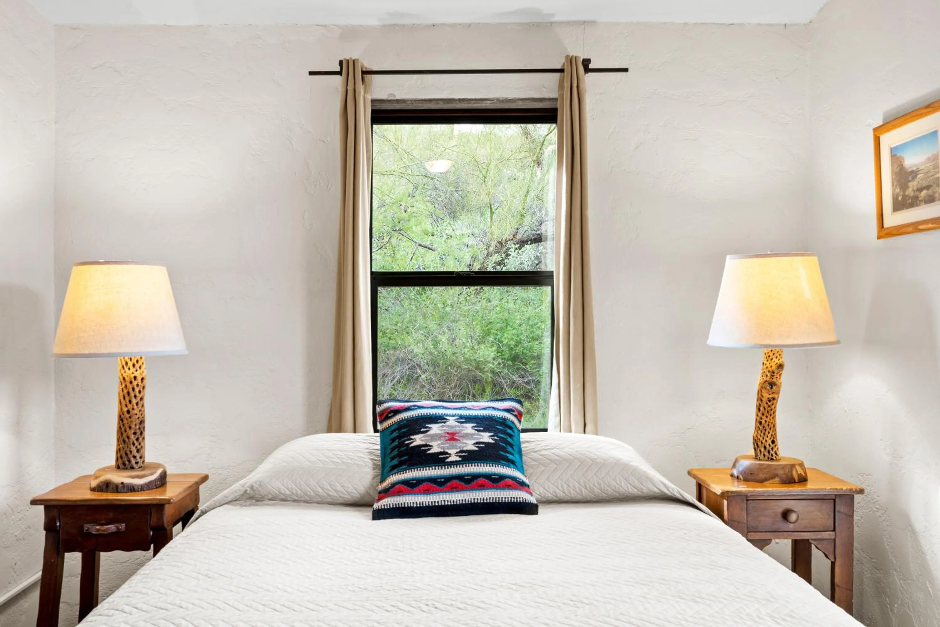 Bed in Saguaro Lake Ranch