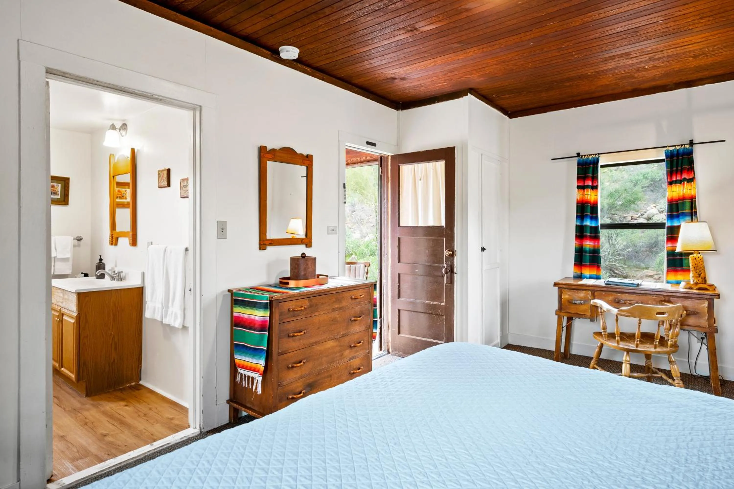 Bed in Saguaro Lake Ranch