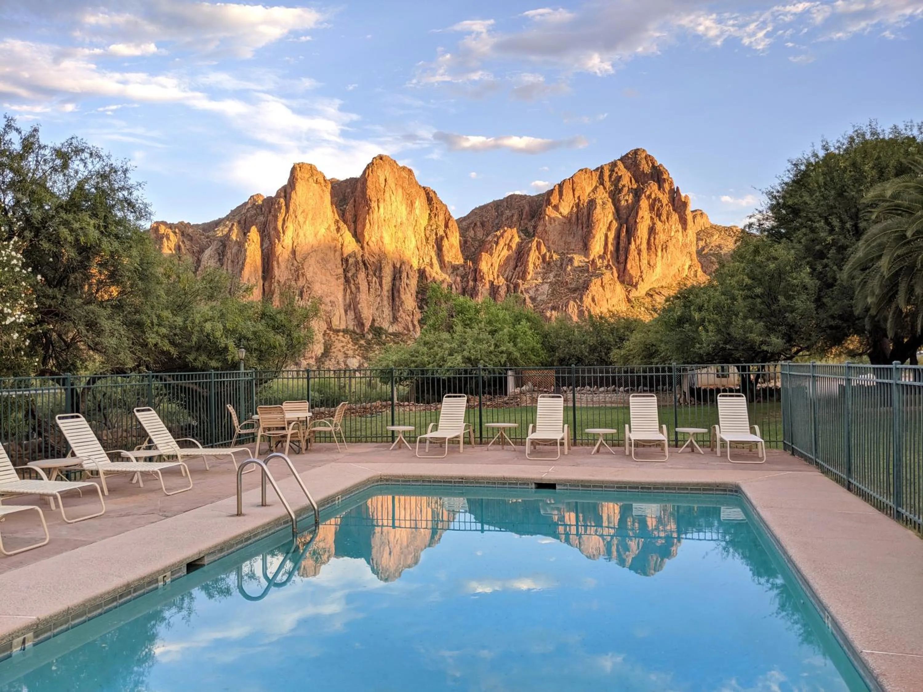 Swimming pool in Saguaro Lake Ranch
