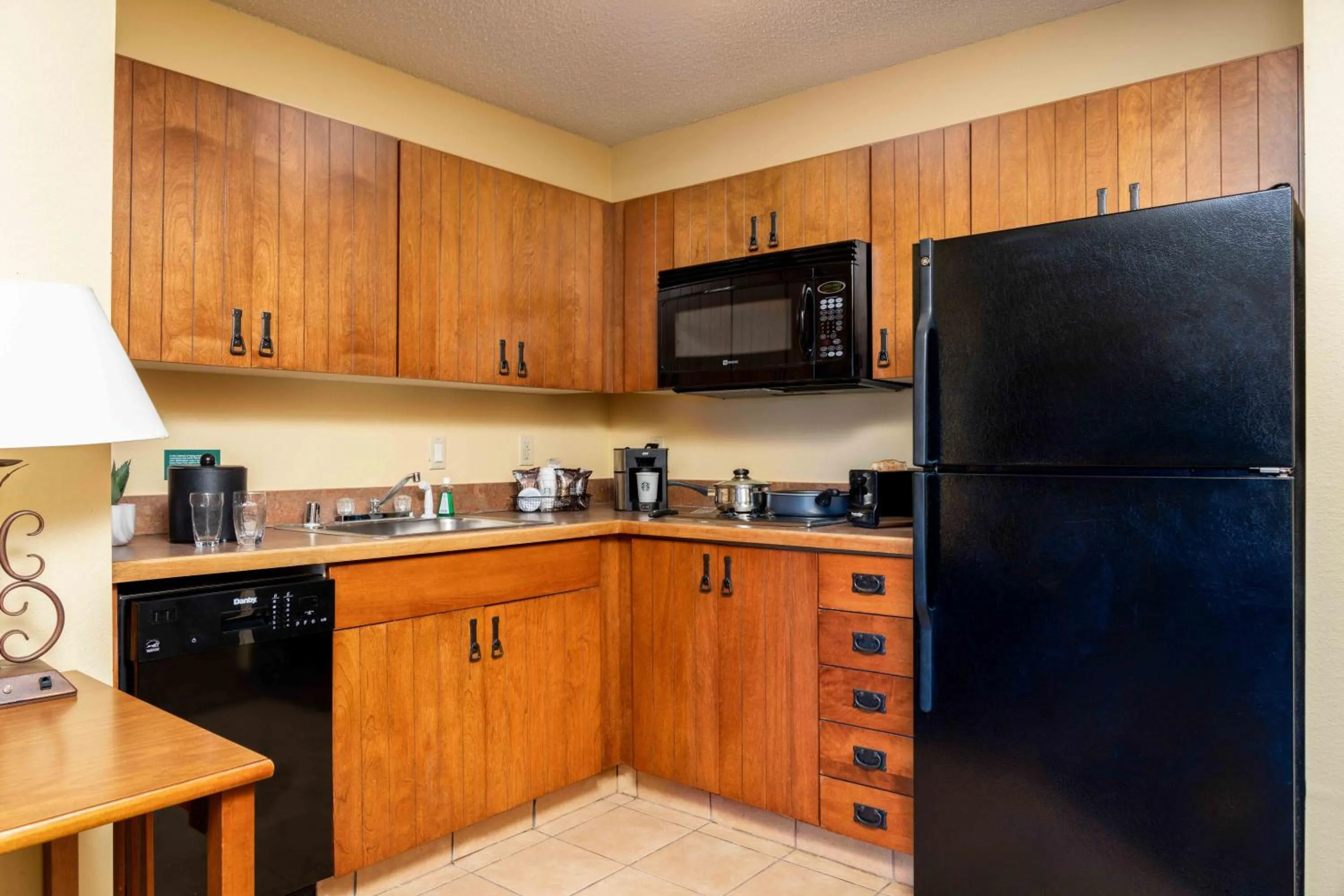 Coffee/tea facilities in MCM Elegante Lodge & Resorts