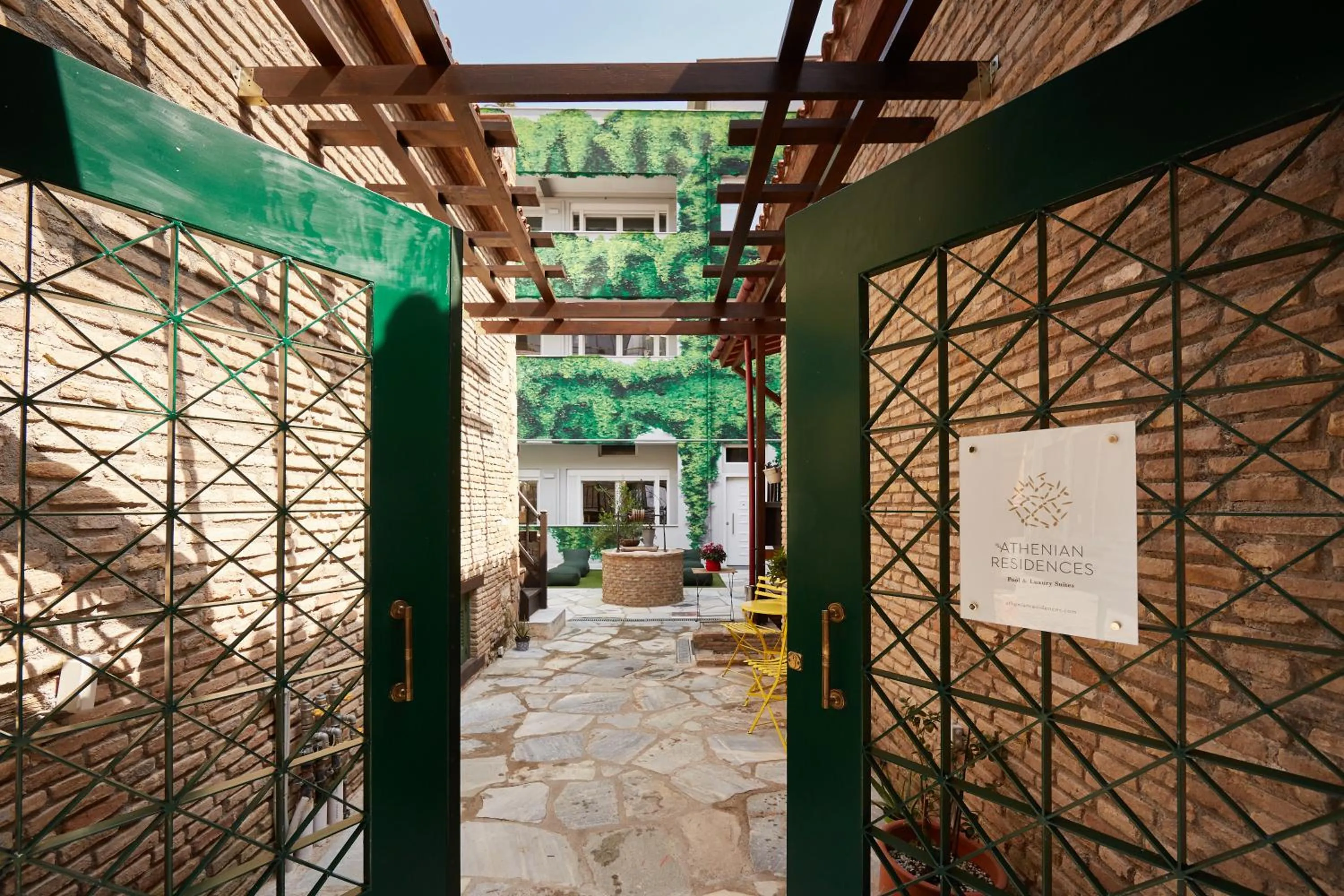 Facade/entrance in Athenian Residences