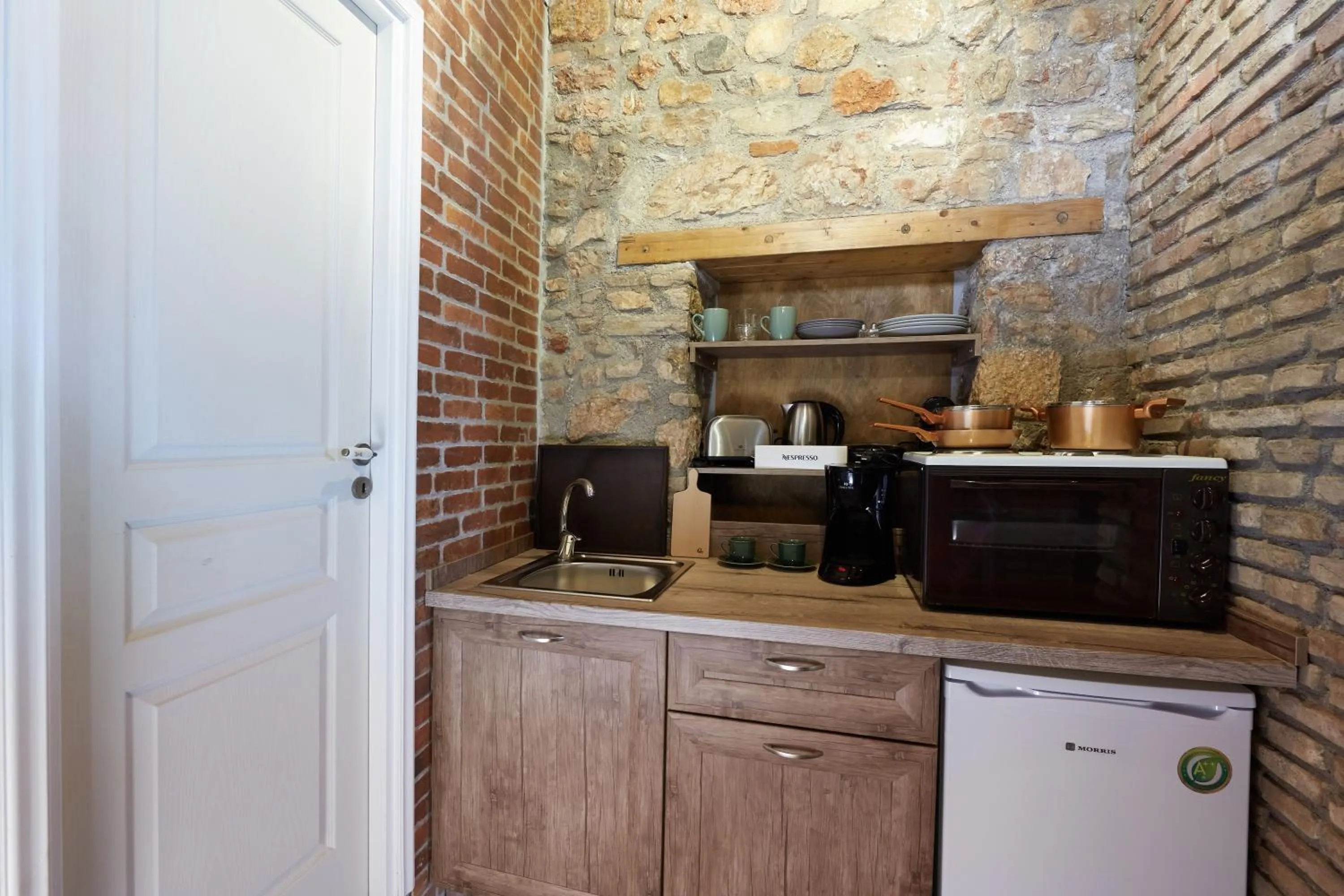 Coffee/tea facilities in Athenian Residences