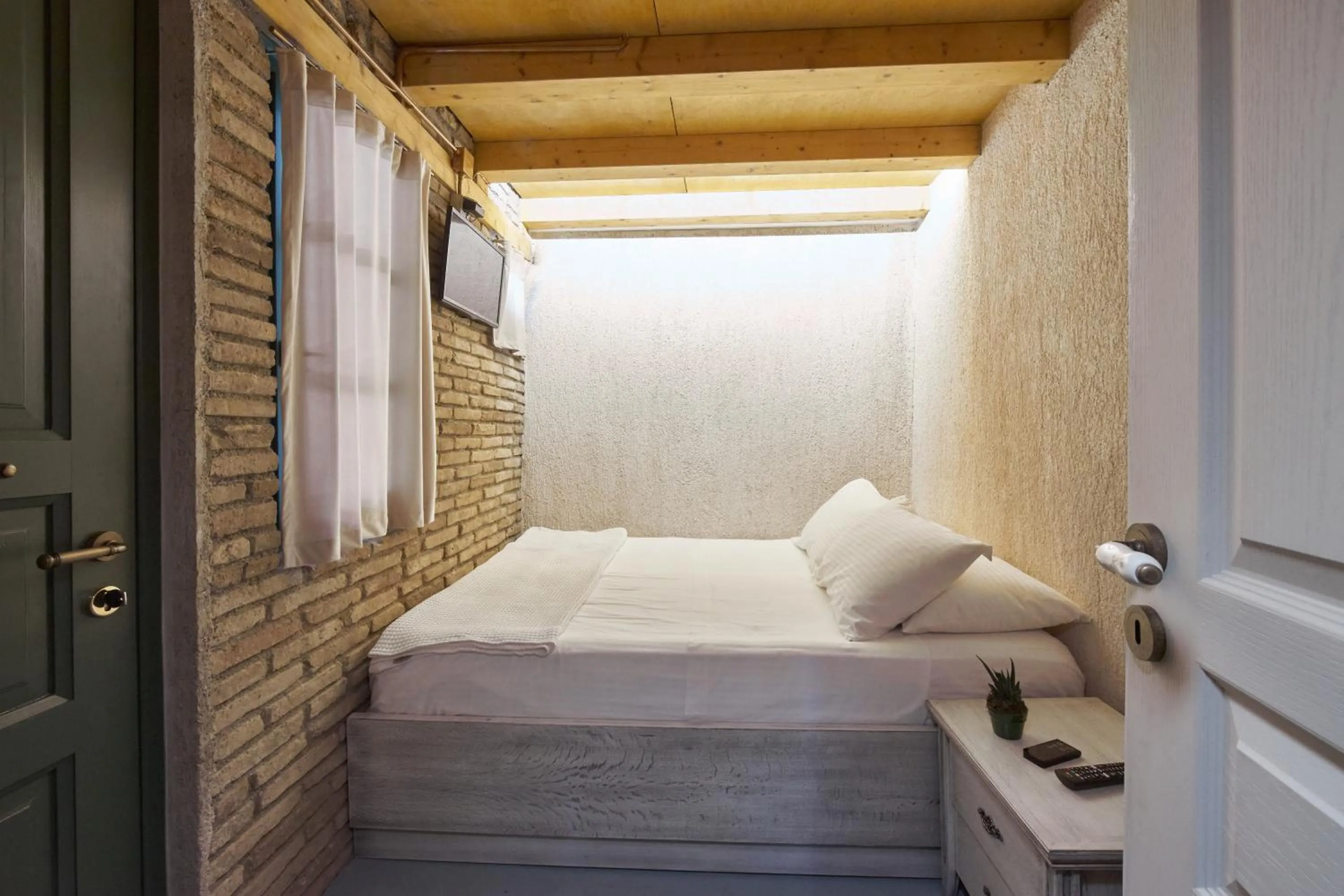 Bed in Athenian Residences