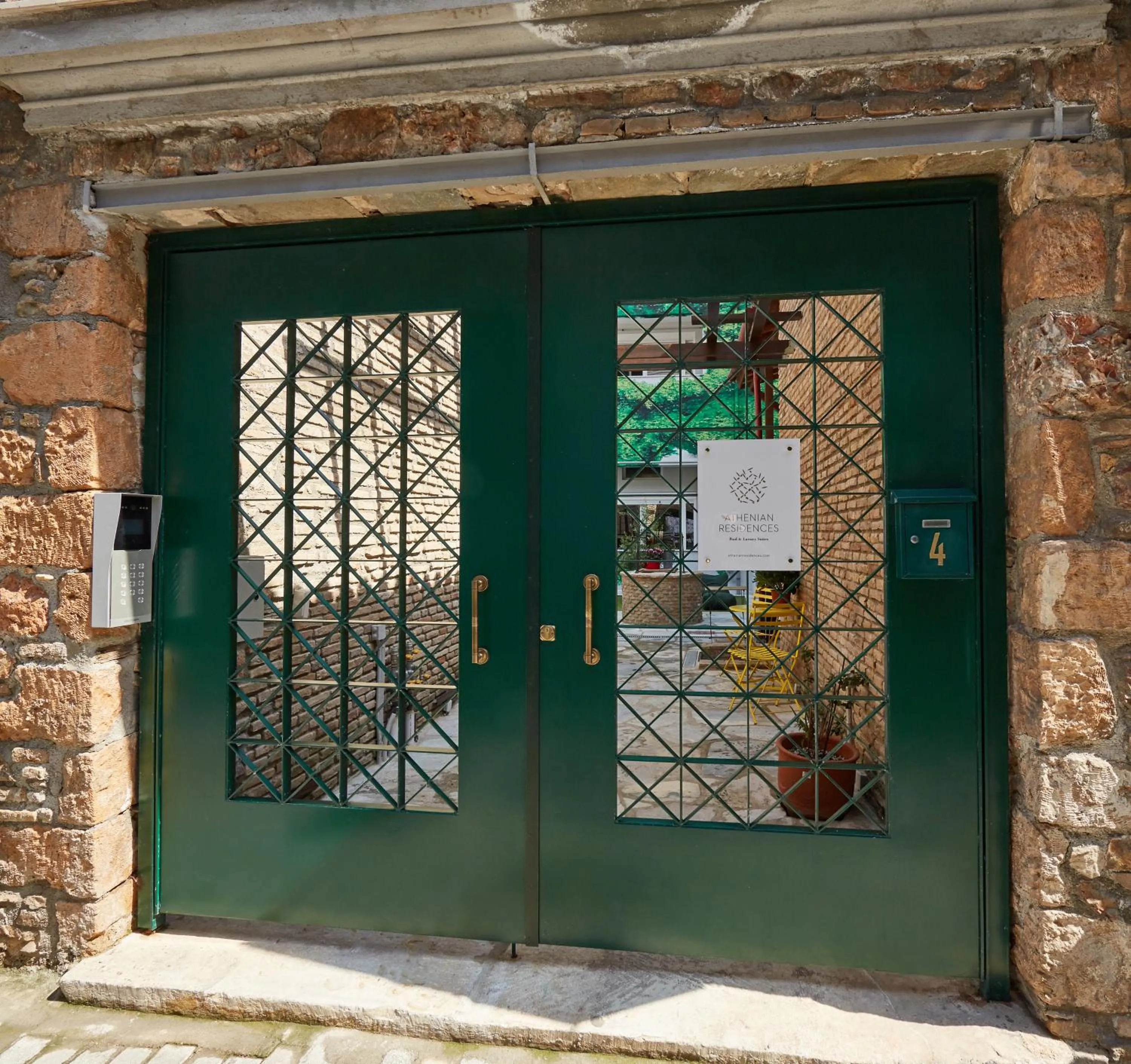 Facade/entrance in Athenian Residences