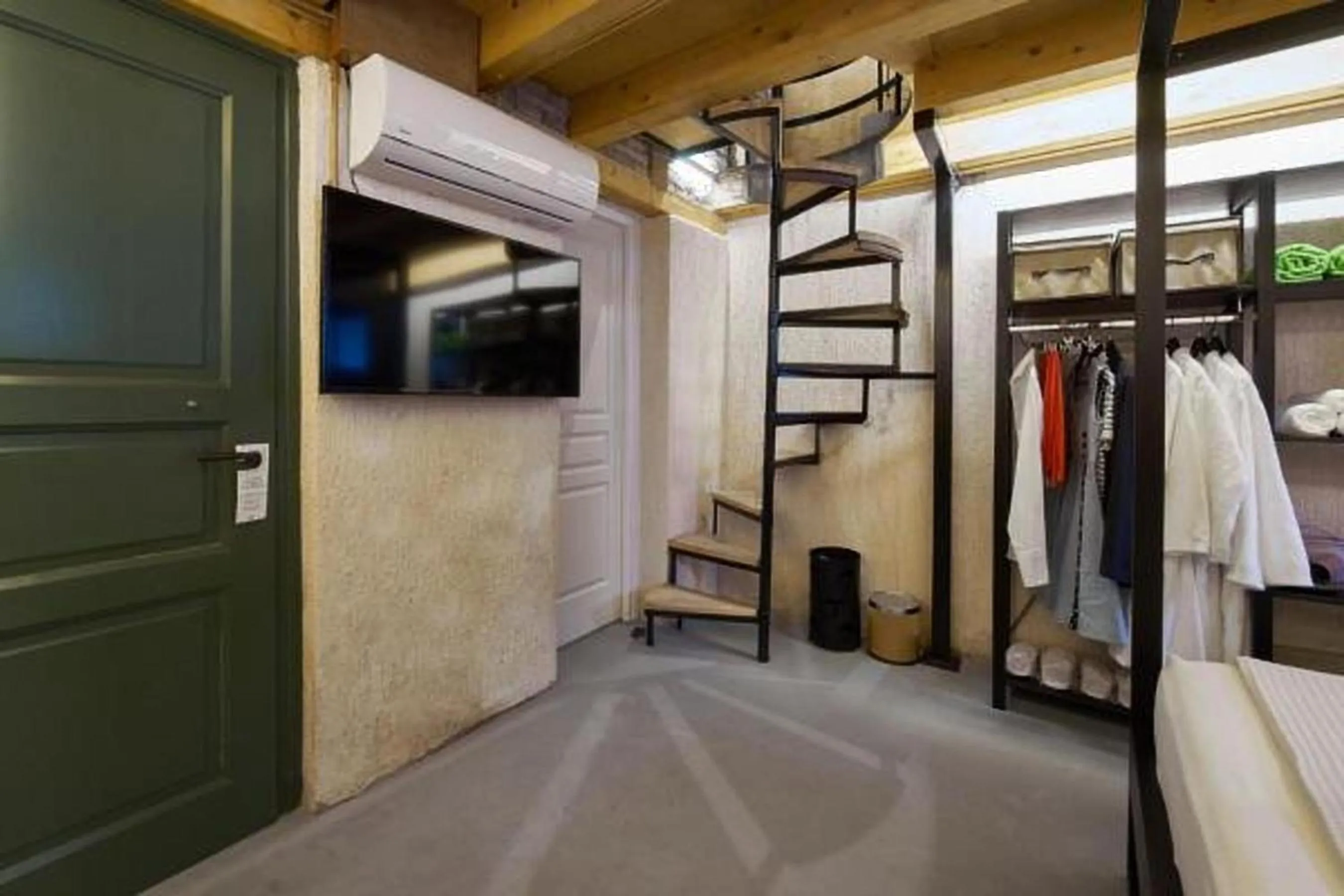 TV and multimedia in Athenian Residences