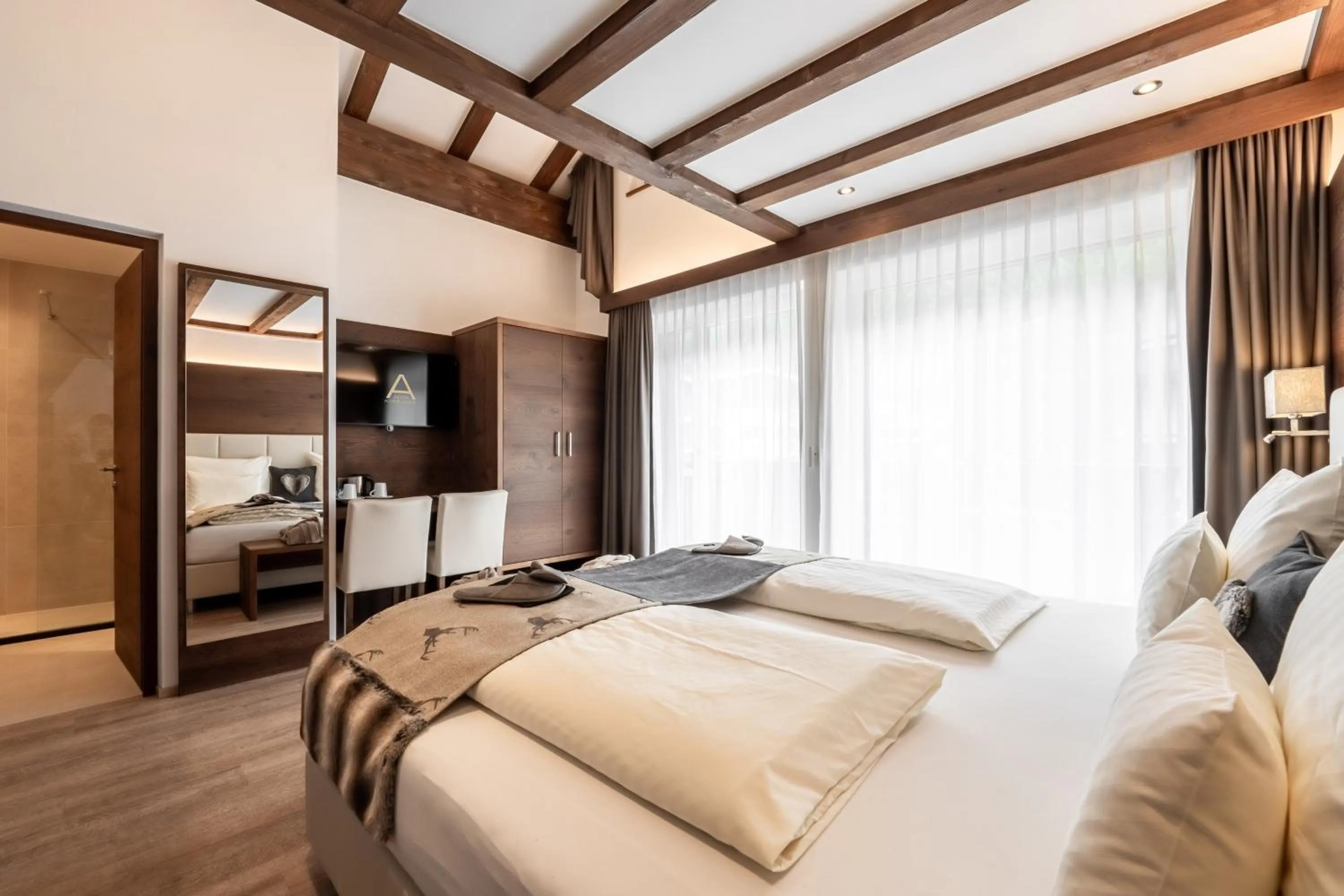 TV and multimedia, Bed in Arya Alpine Lodge