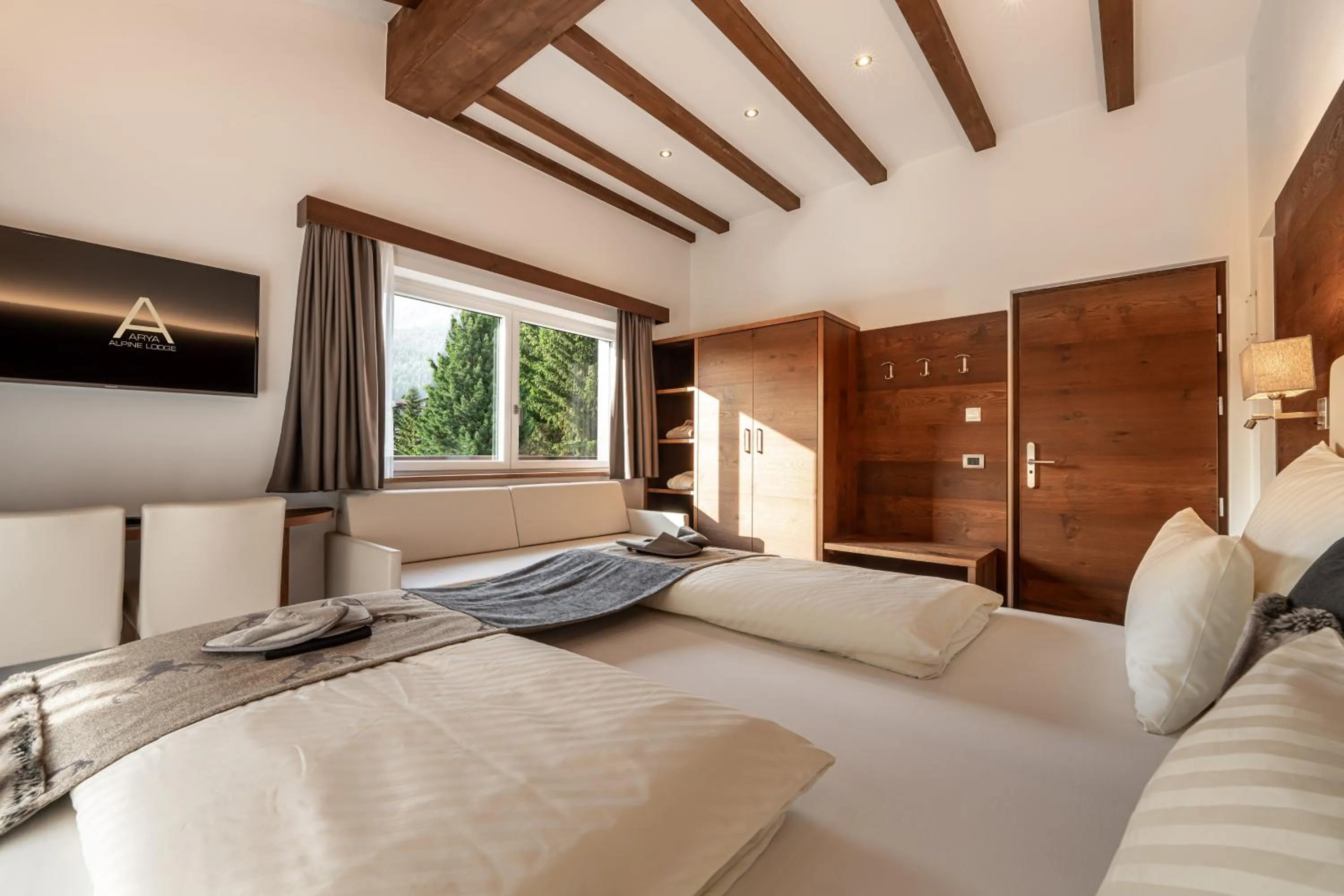 Photo of the whole room, Bed in Arya Alpine Lodge