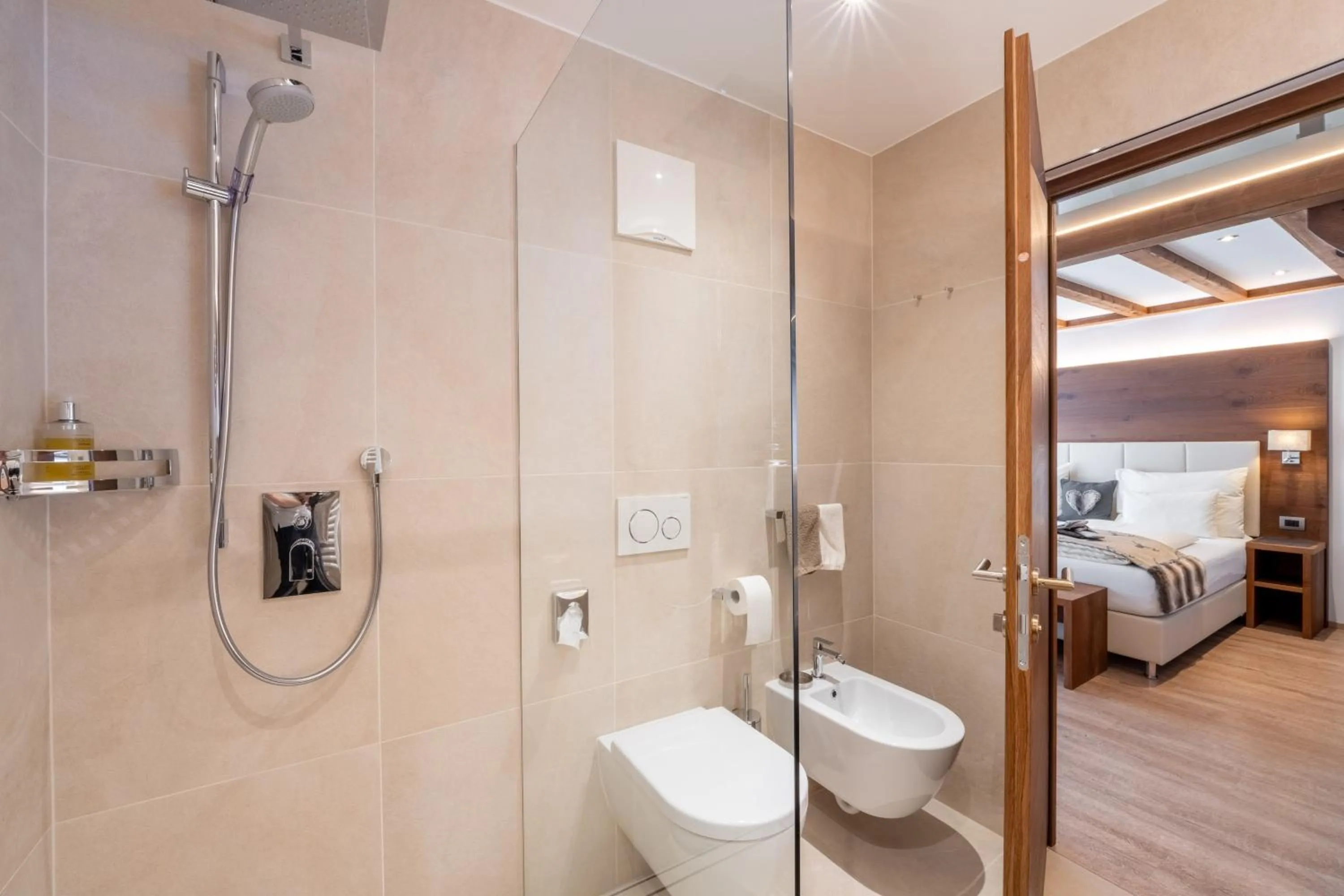 Toilet in Arya Alpine Lodge