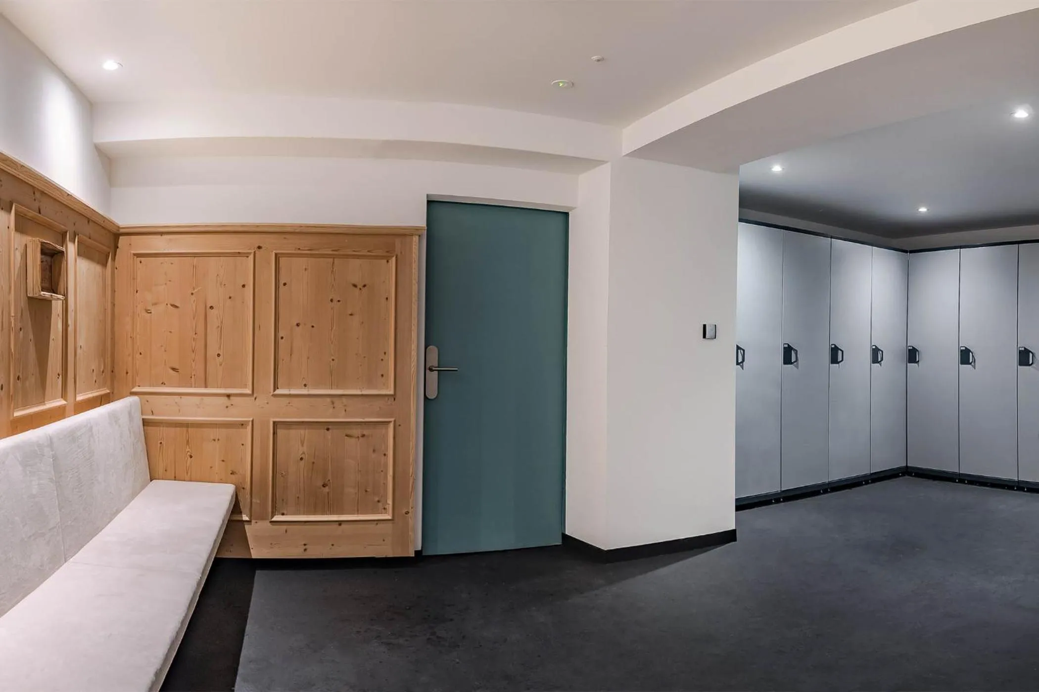 Skiing in Arya Alpine Lodge