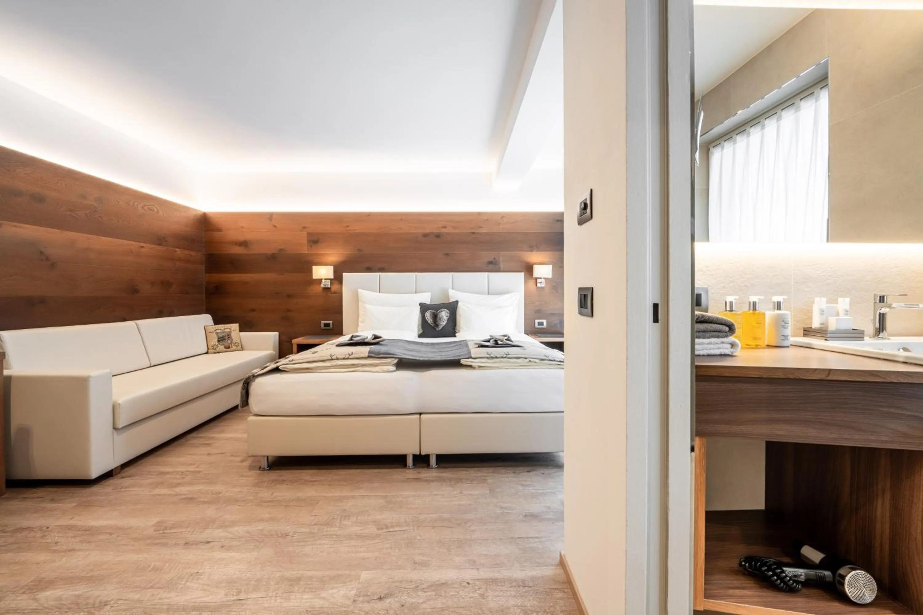 Photo of the whole room, Bed in Arya Alpine Lodge