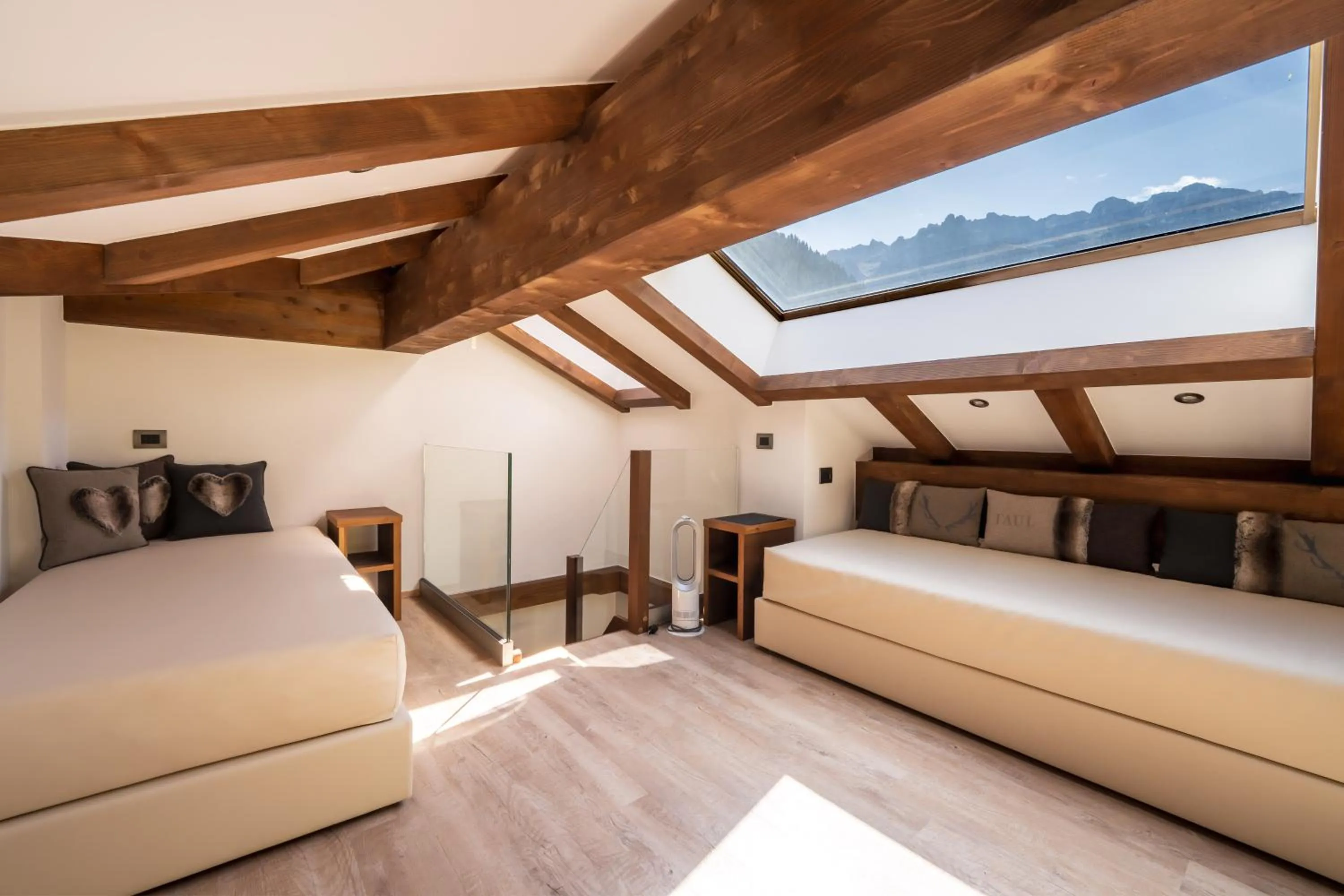 Mountain view, Bed in Arya Alpine Lodge