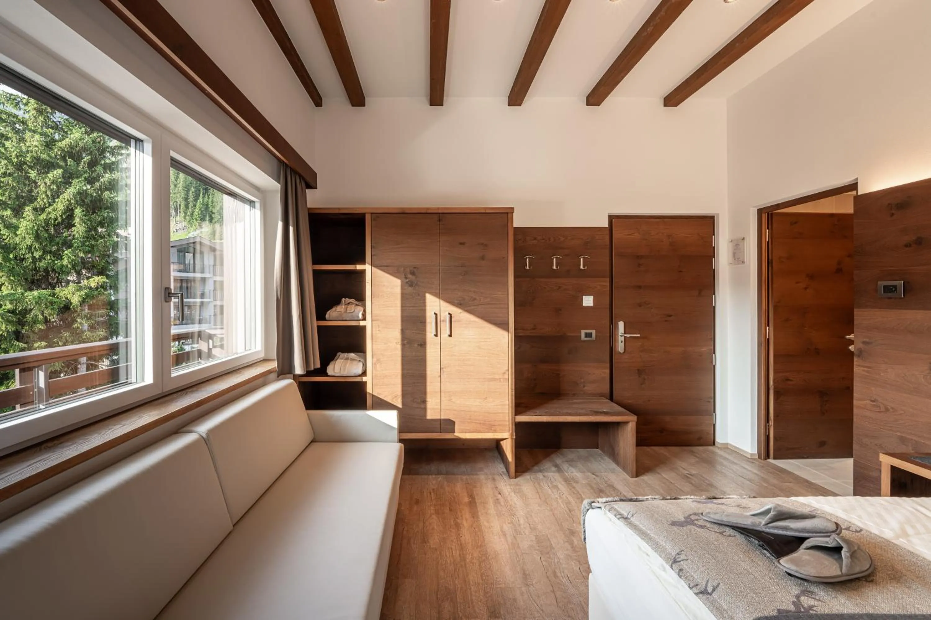 Photo of the whole room in Arya Alpine Lodge